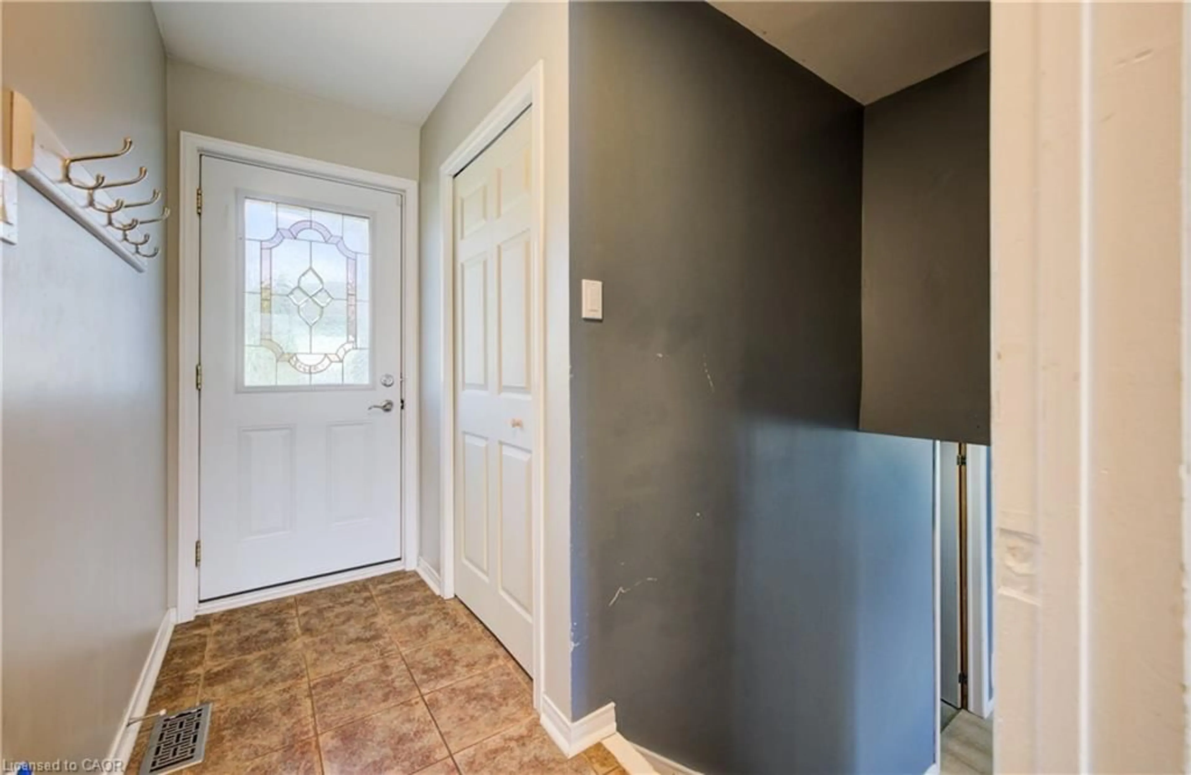 Indoor entryway for 103 Melissa Cres, Mount Forest Ontario N0G 2L3