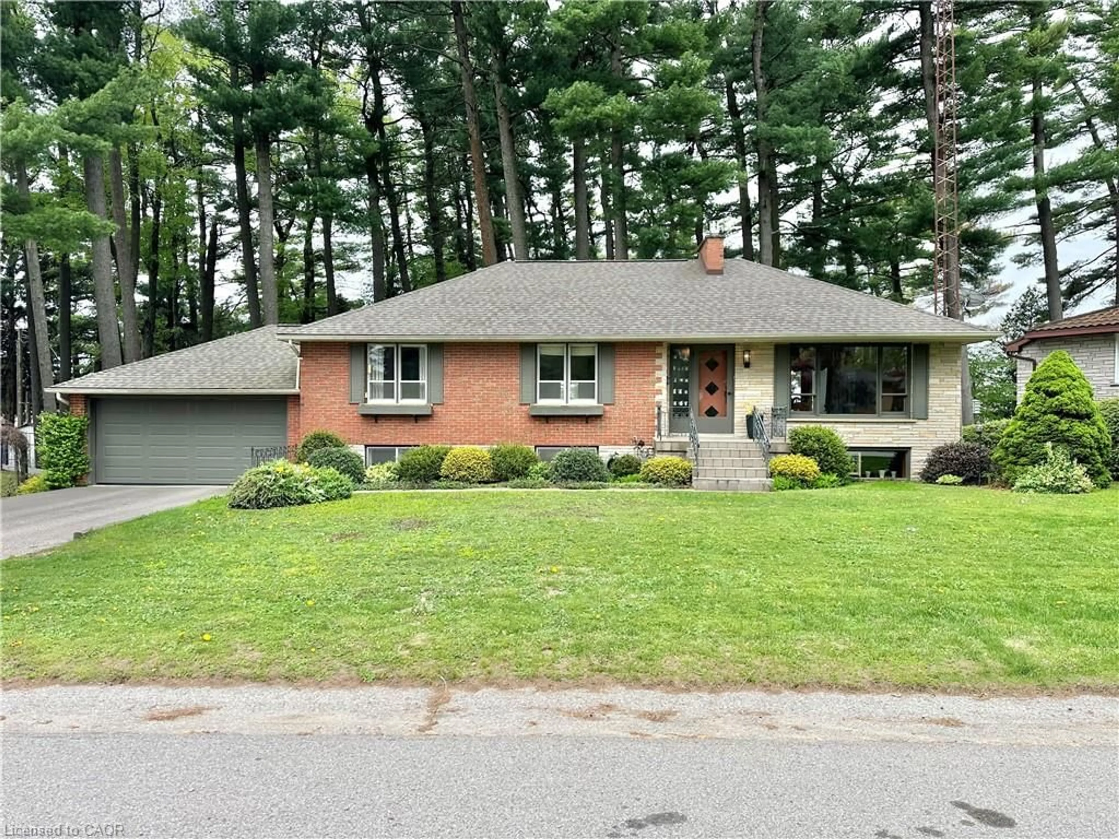 Home with brick exterior material, street for 60 Smith Ave, Delhi Ontario N4B 1B8