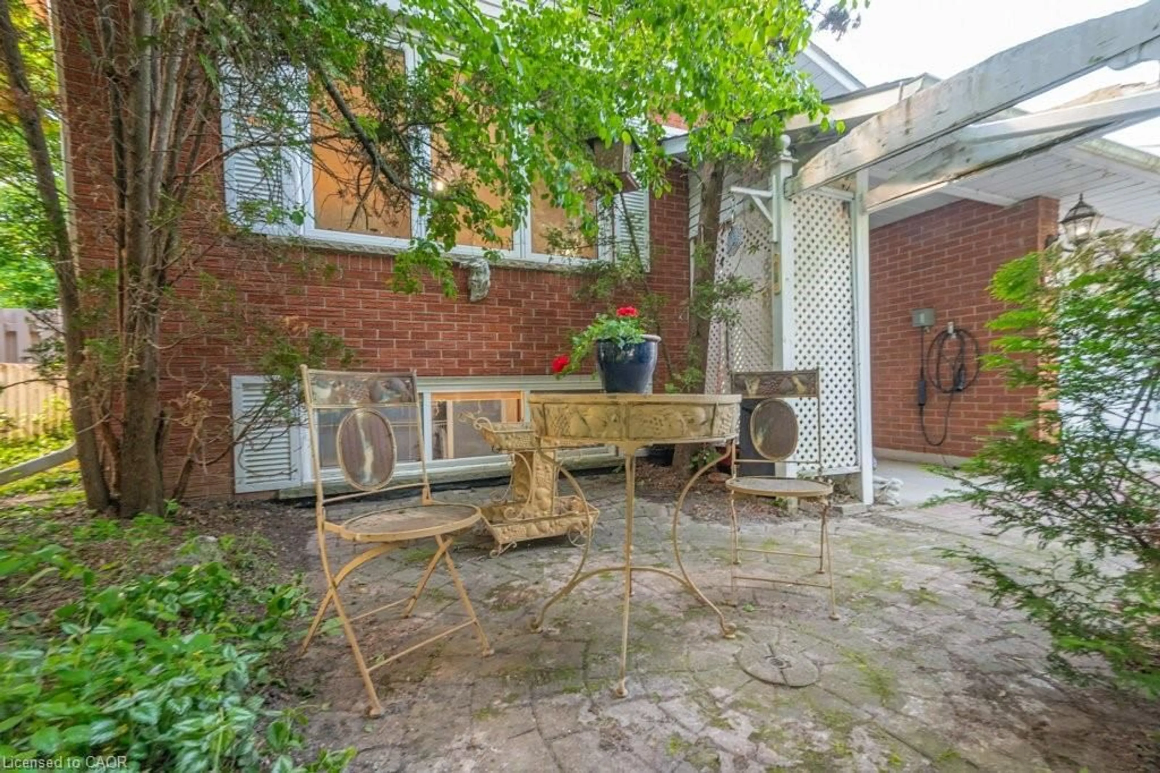 Patio, street for 60 Mayfield Ave, Waterloo Ontario N2J 3S1