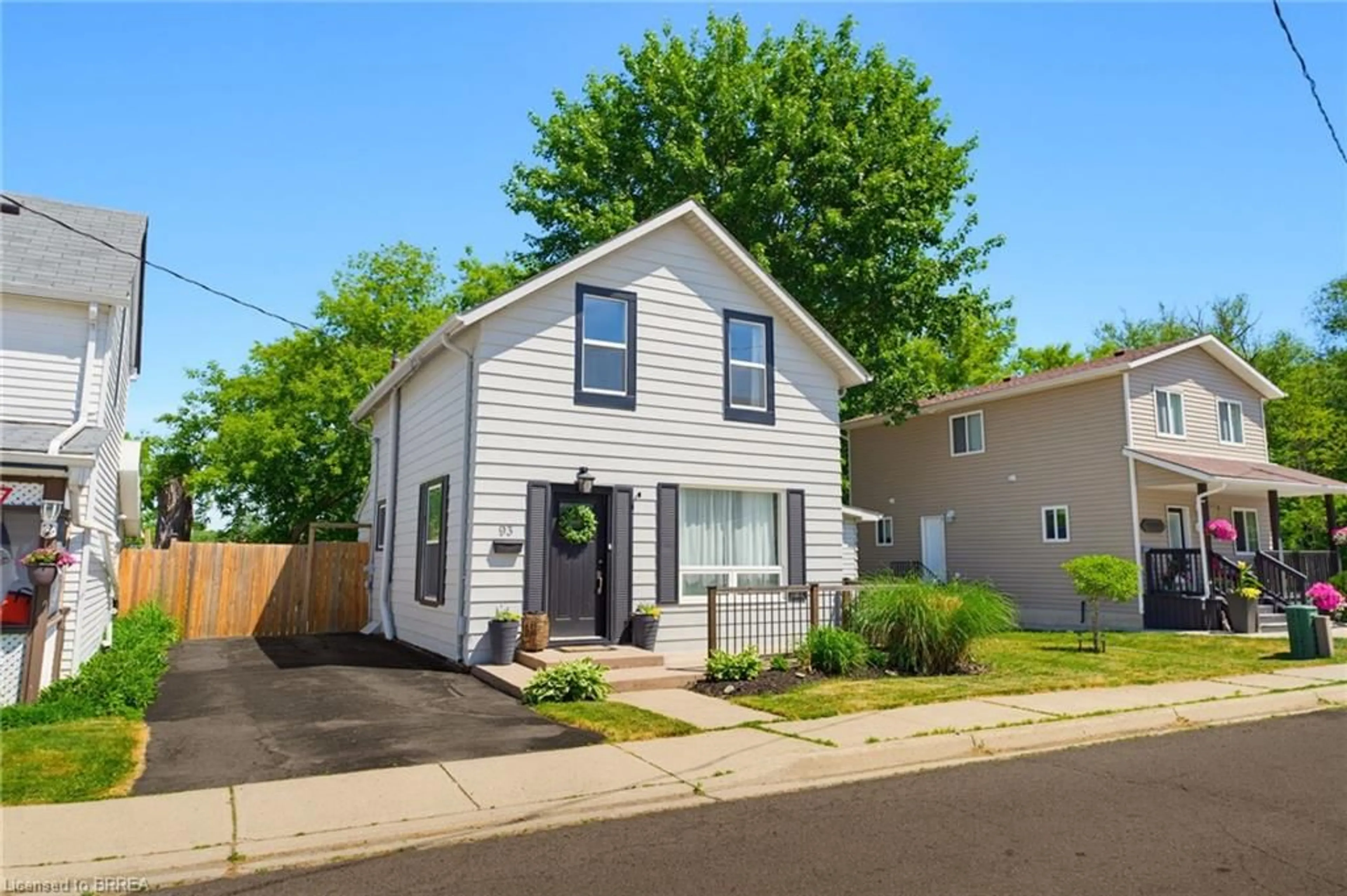 Home with vinyl exterior material, street for 93 Patterson St, Simcoe Ontario N3Y 1J4