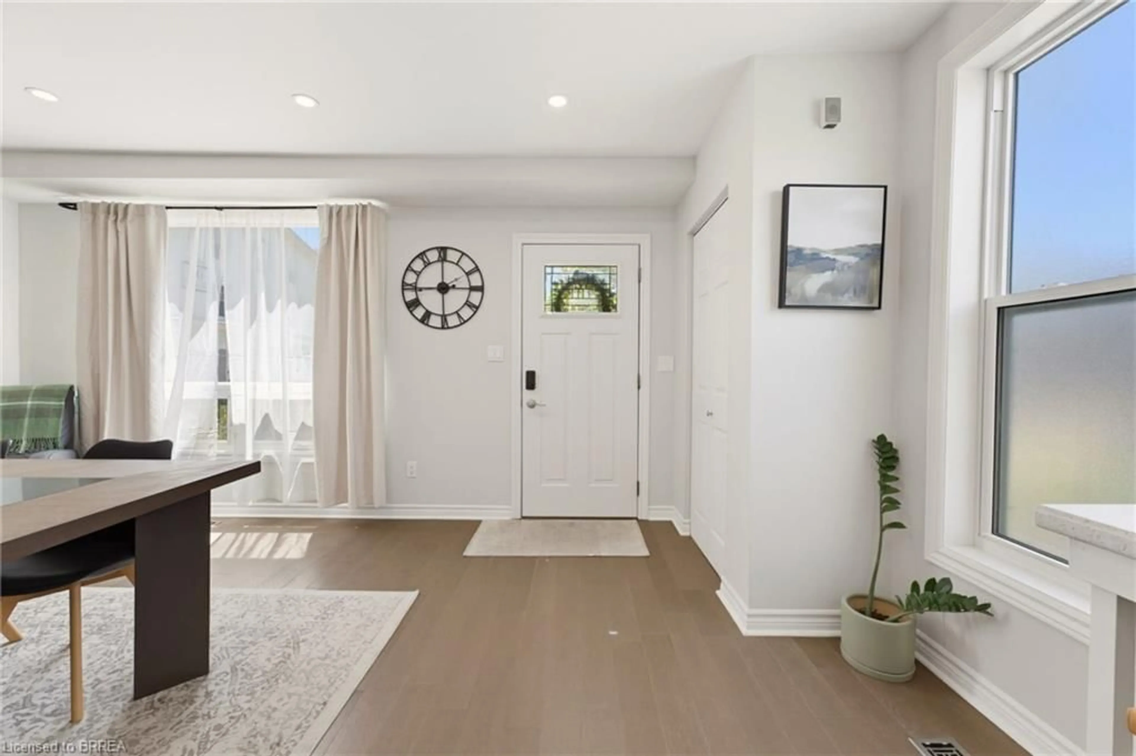 Indoor entryway for 93 Patterson St, Simcoe Ontario N3Y 1J4