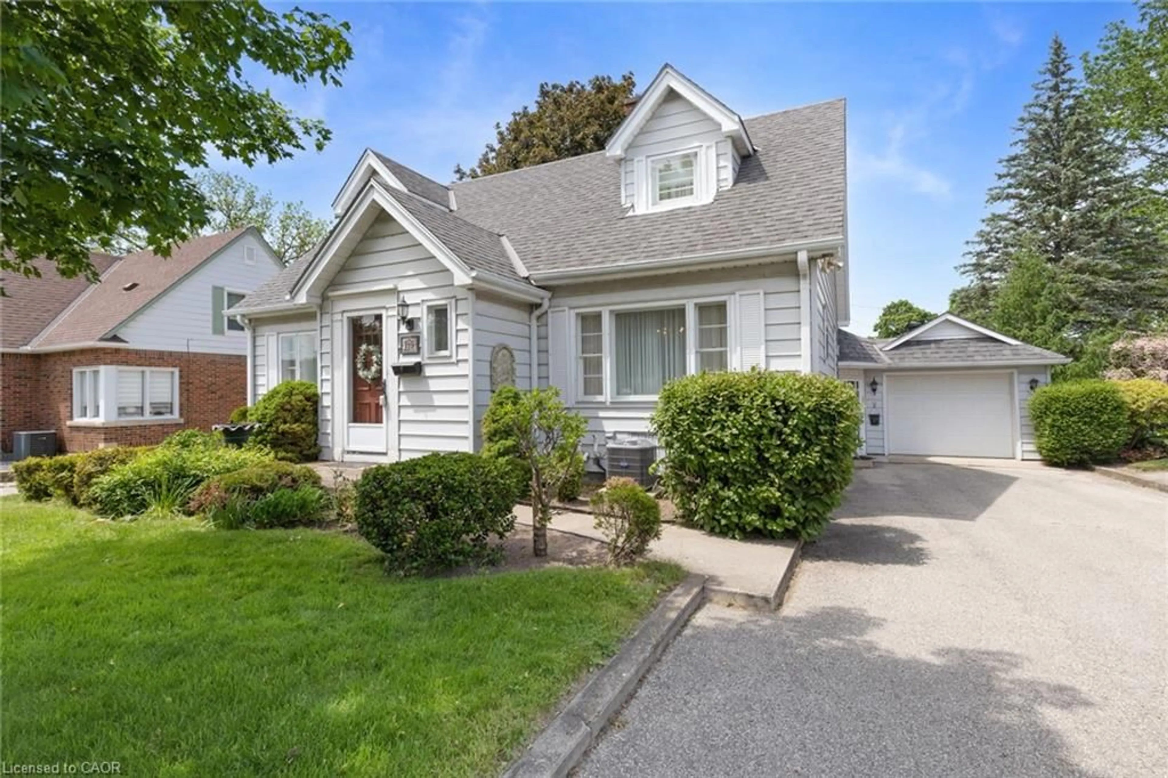 Home with vinyl exterior material, street for 119 Church St, Delhi Ontario N4B 1T6