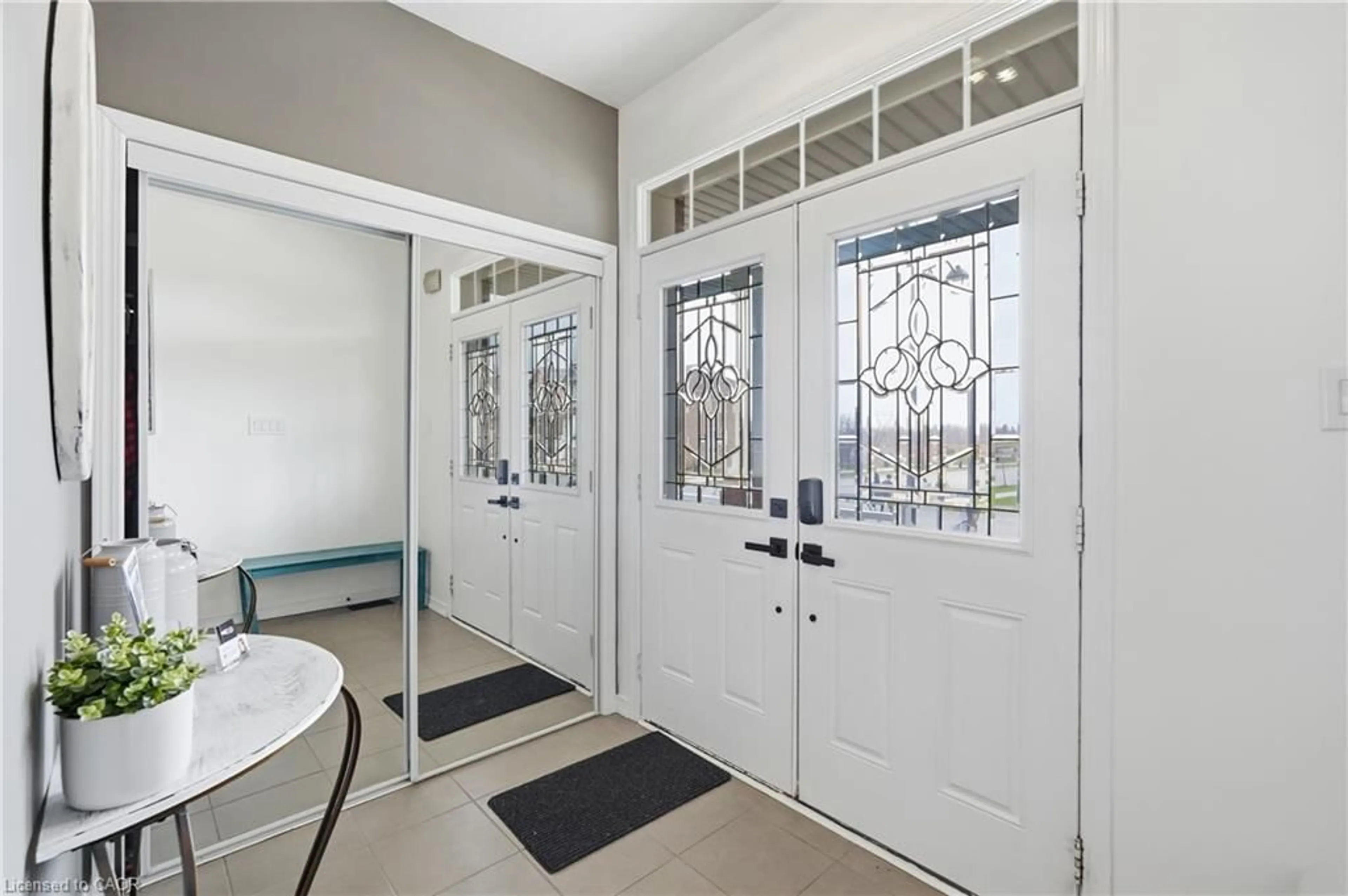 Indoor entryway for 211 Odonnel Dr, Binbrook Ontario L0R 1C0