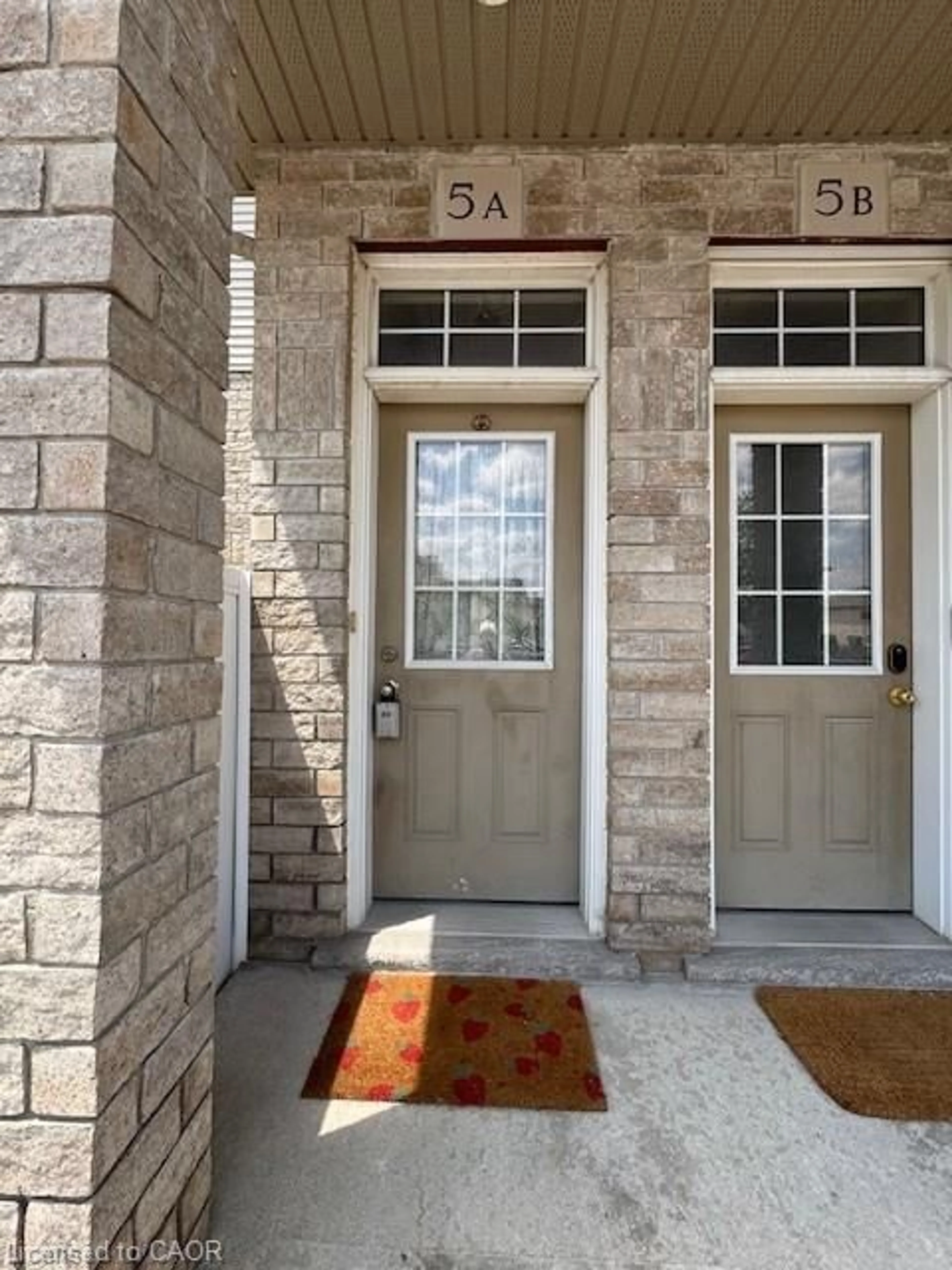 Indoor entryway for 240 Westmeadow Dr #5A, Kitchener Ontario N2N 0A1