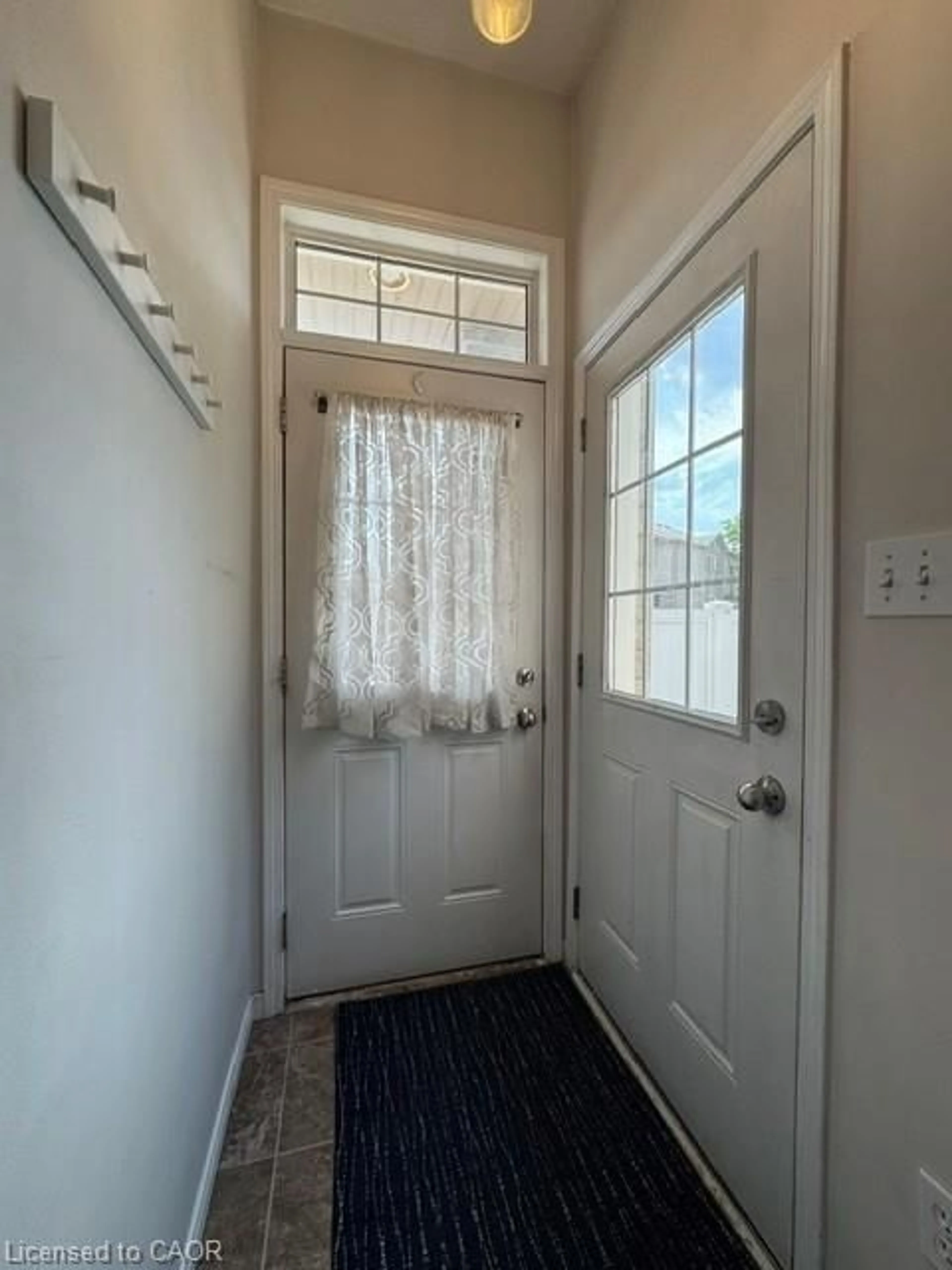 Indoor entryway for 240 Westmeadow Dr #5A, Kitchener Ontario N2N 0A1