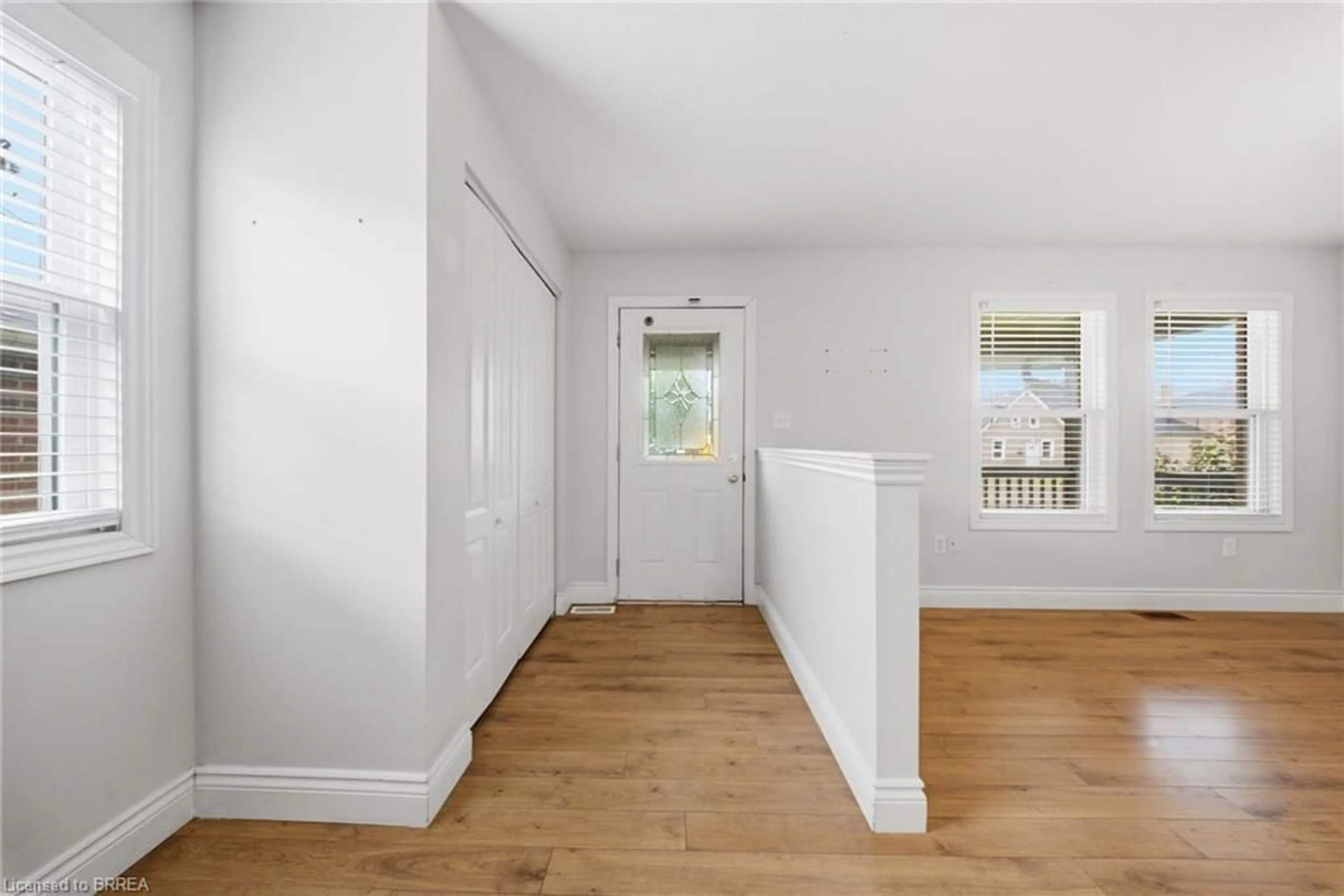Indoor entryway for 12 Elgin St, Brantford Ontario N3R 1E6