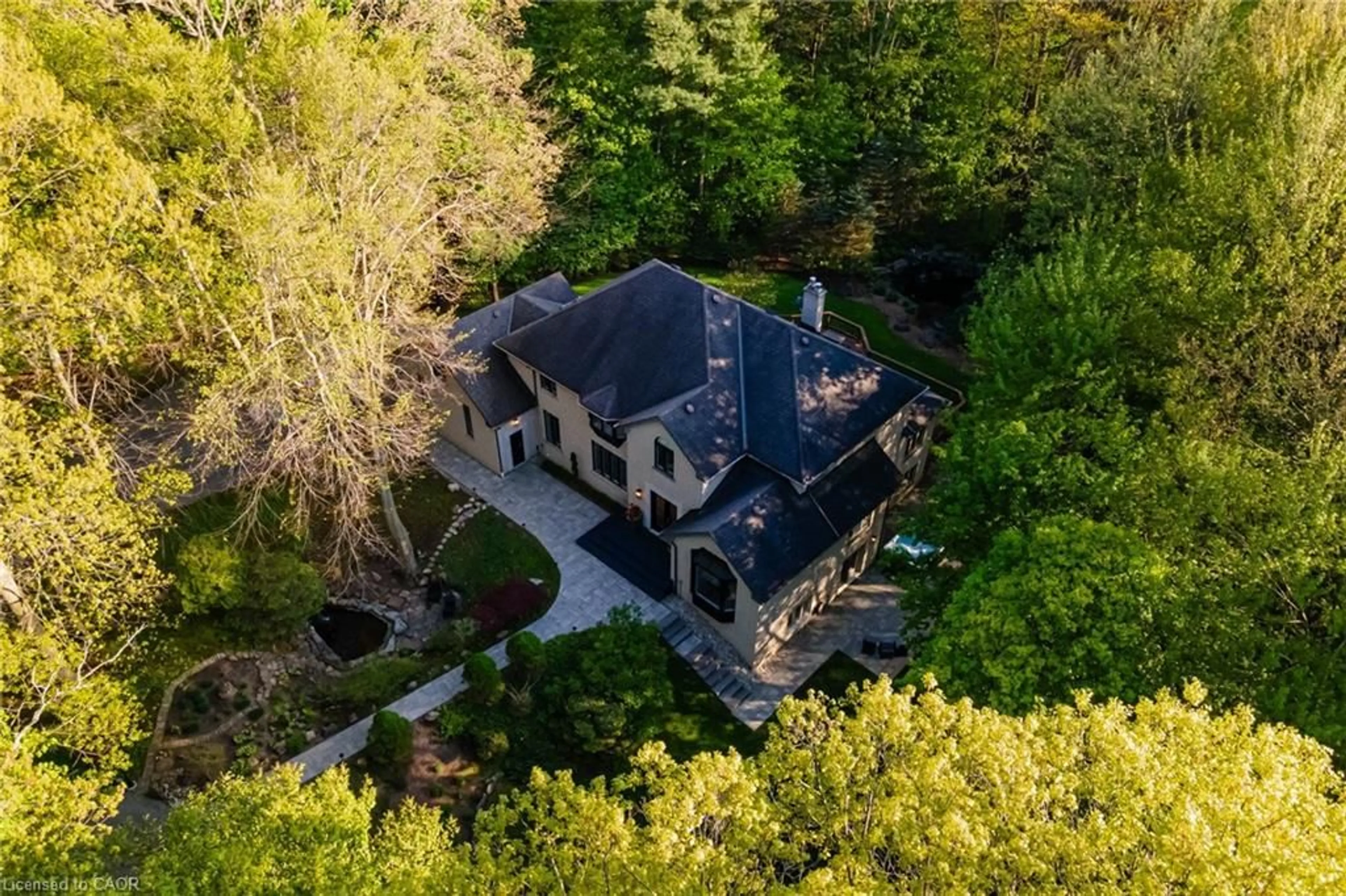 A pic from outside/outdoor area/front of a property/back of a property/a pic from drone, unknown for 18 Elder Cres, Ancaster Ontario L0R 1R0