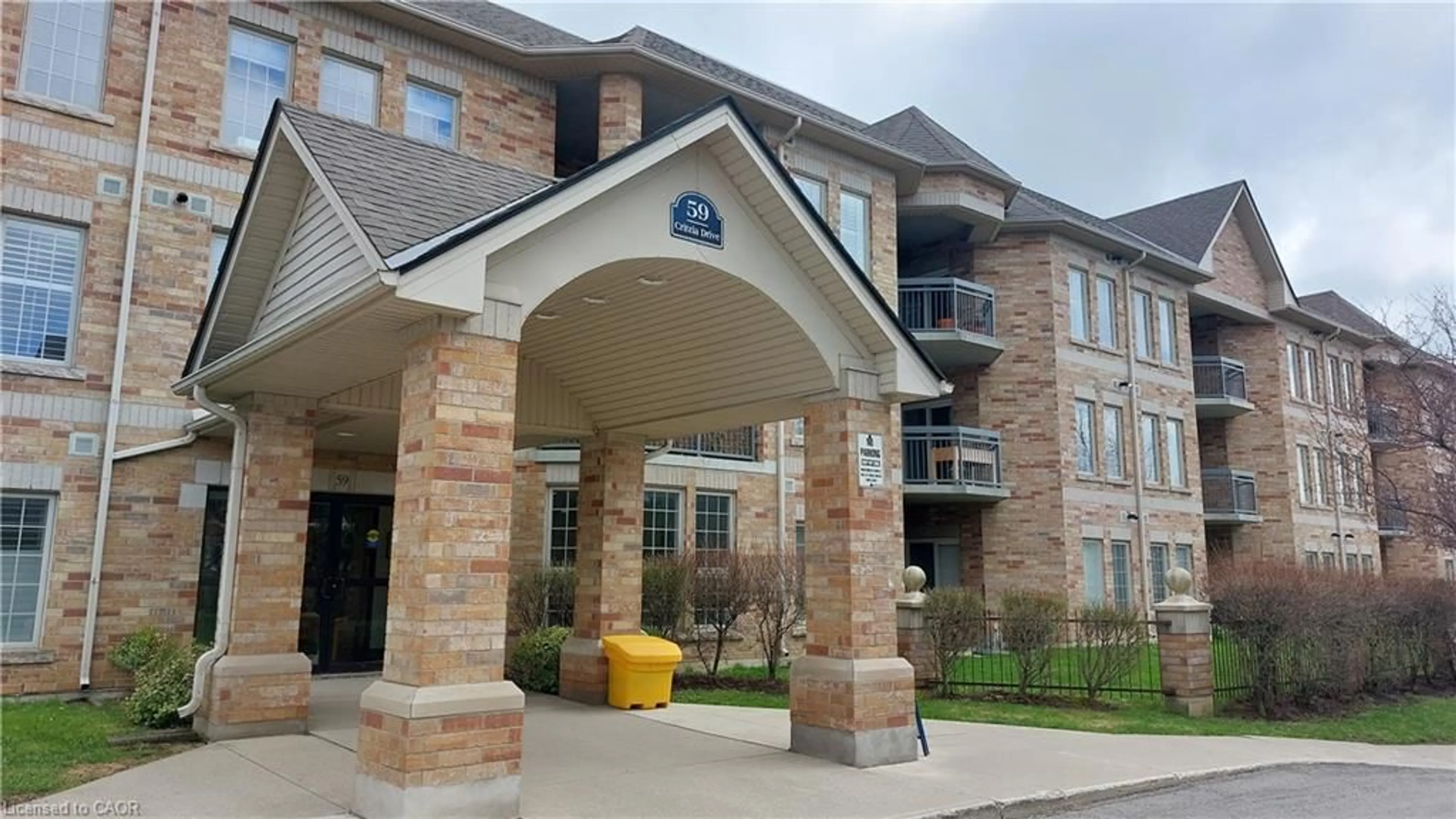 Indoor foyer for 59 Critzia Dr #312, Hamilton Ontario L0R 1W0