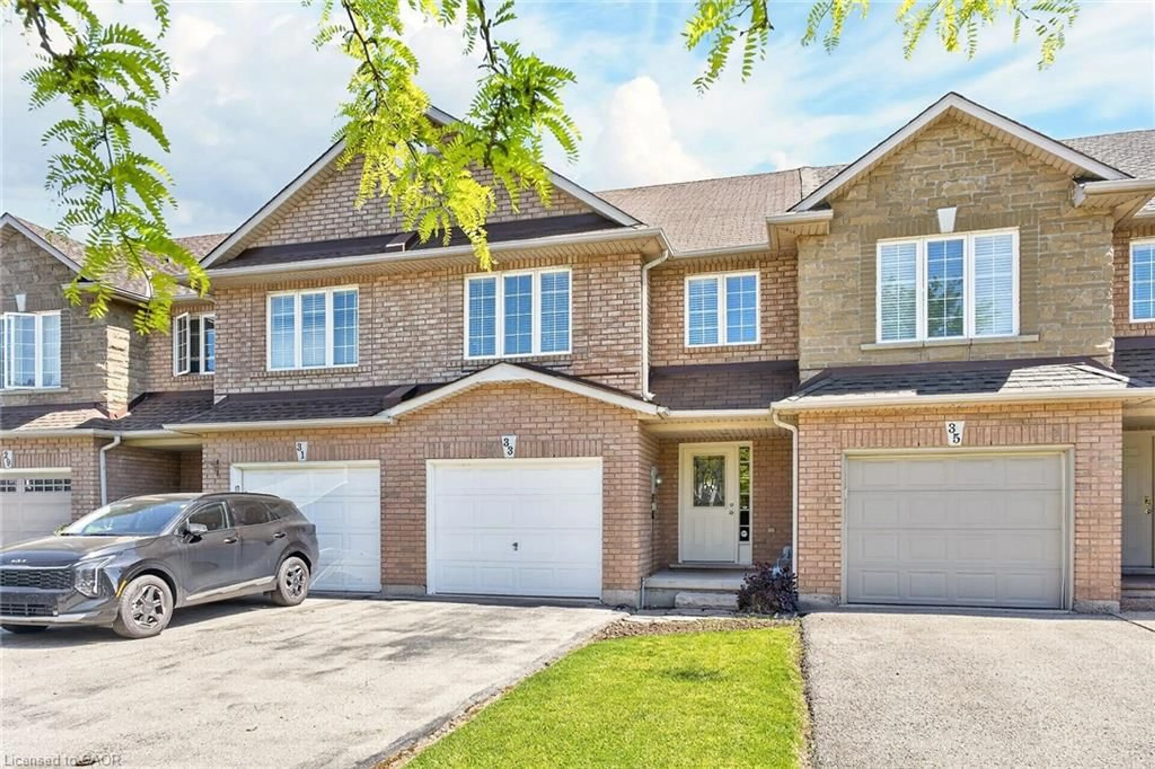 Home with brick exterior material, street for 33 Willow Lane, Grimsby Ontario L3M 5P6
