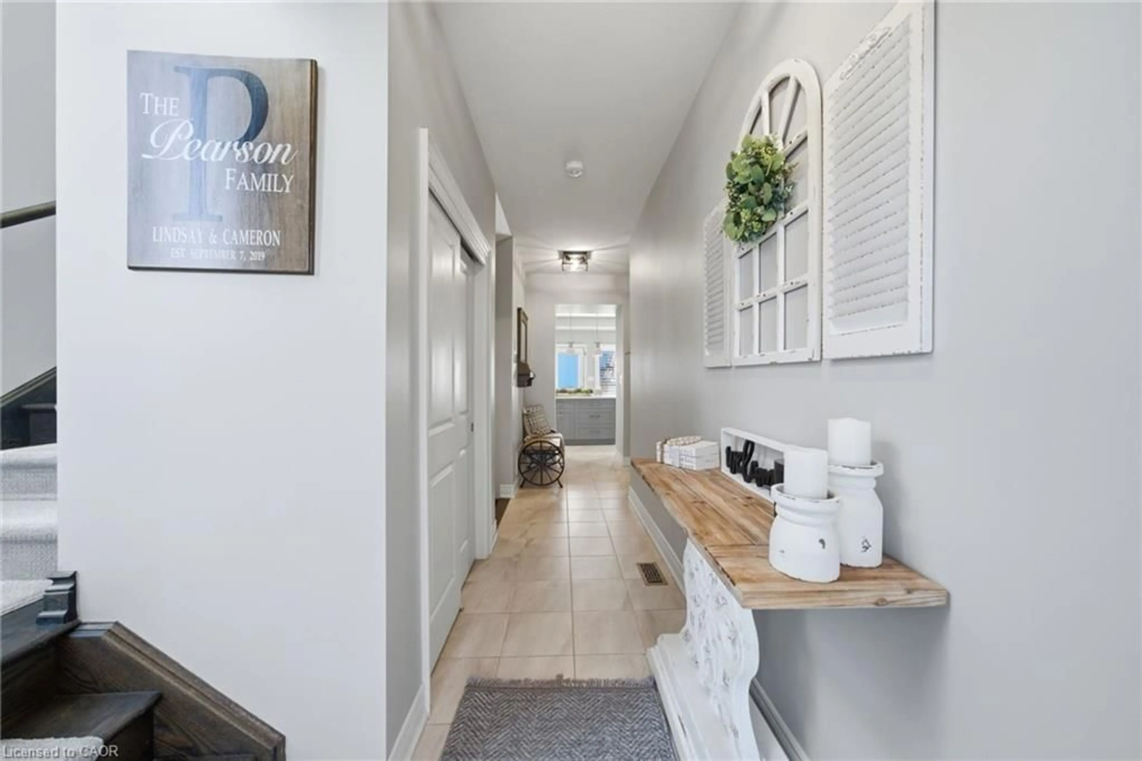 Indoor entryway for 8 Myrtle St, Fonthill Ontario L0S 1E6