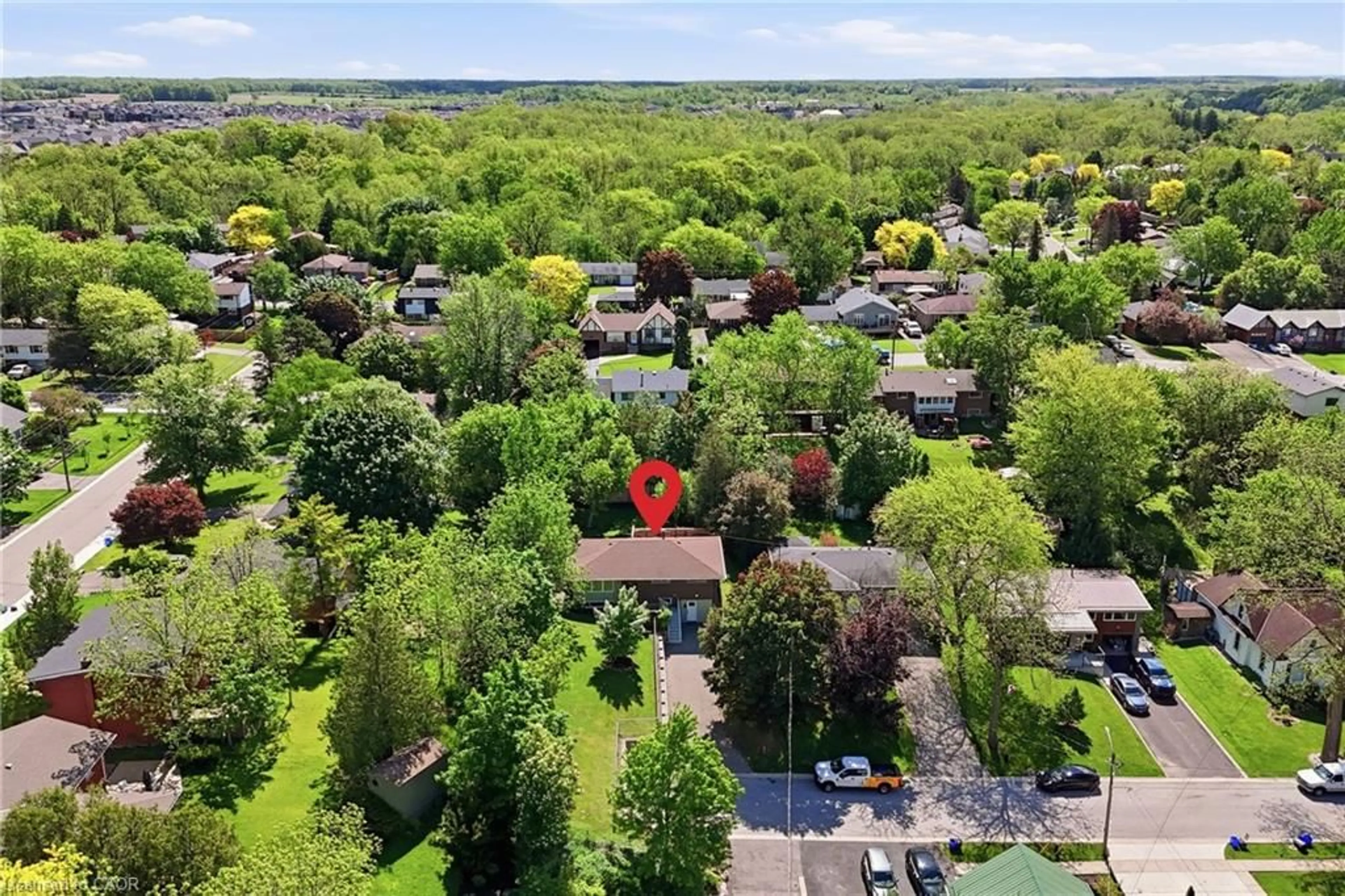 A pic from outside/outdoor area/front of a property/back of a property/a pic from drone, street for 52 Grand Ave, Caledonia Ontario N3W 2J5