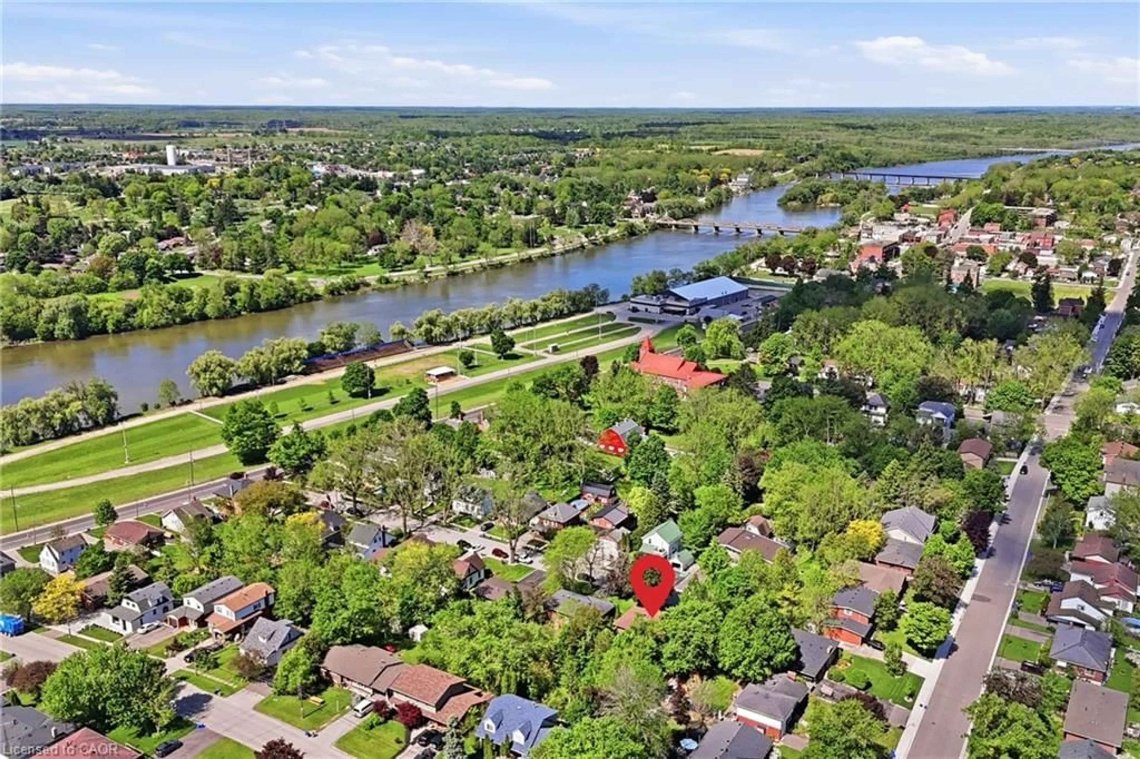 A pic from outside/outdoor area/front of a property/back of a property/a pic from drone, water/lake/river/ocean view for 52 Grand Ave, Caledonia Ontario N3W 2J5