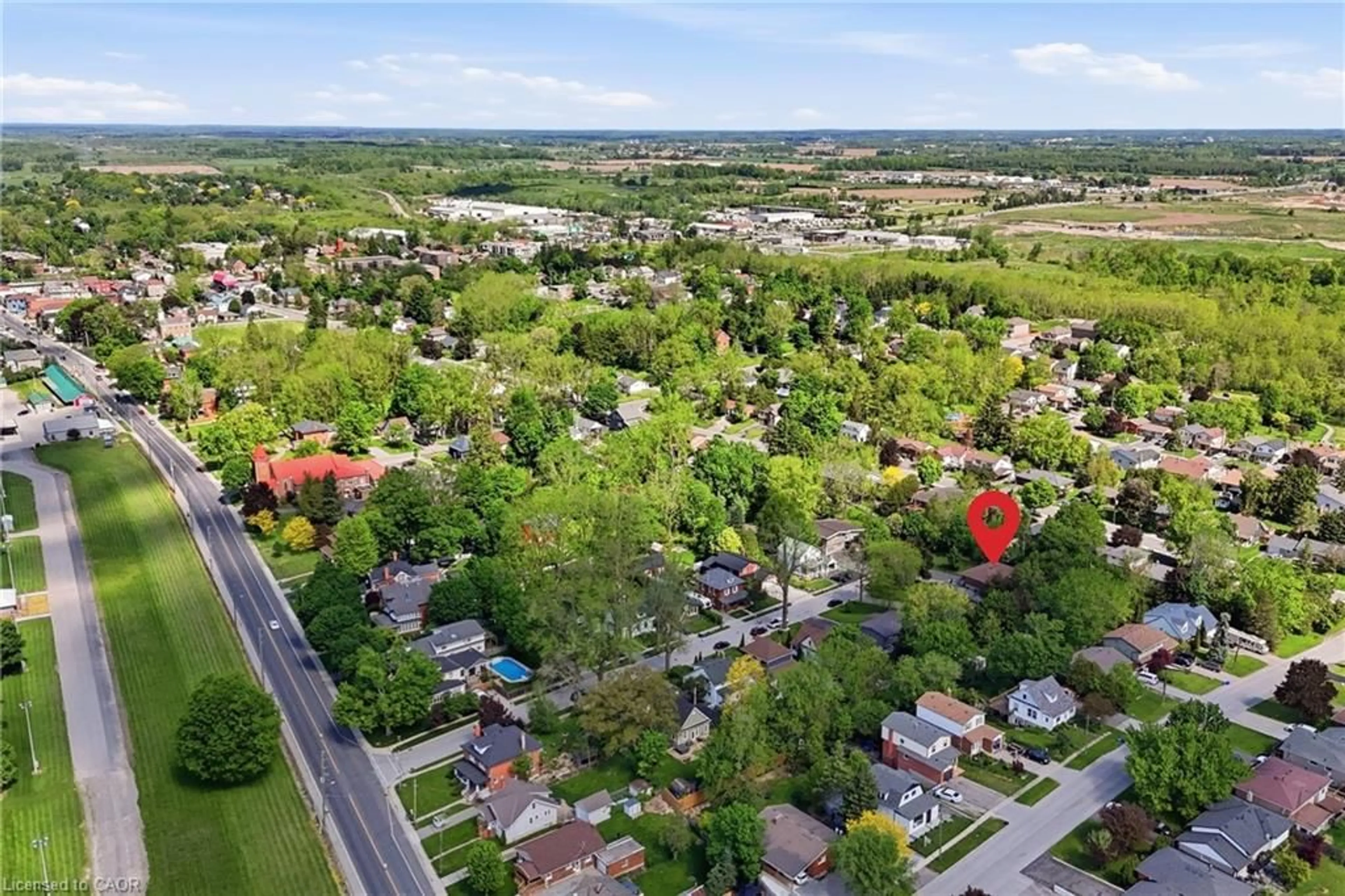 A pic from outside/outdoor area/front of a property/back of a property/a pic from drone, street for 52 Grand Ave, Caledonia Ontario N3W 2J5