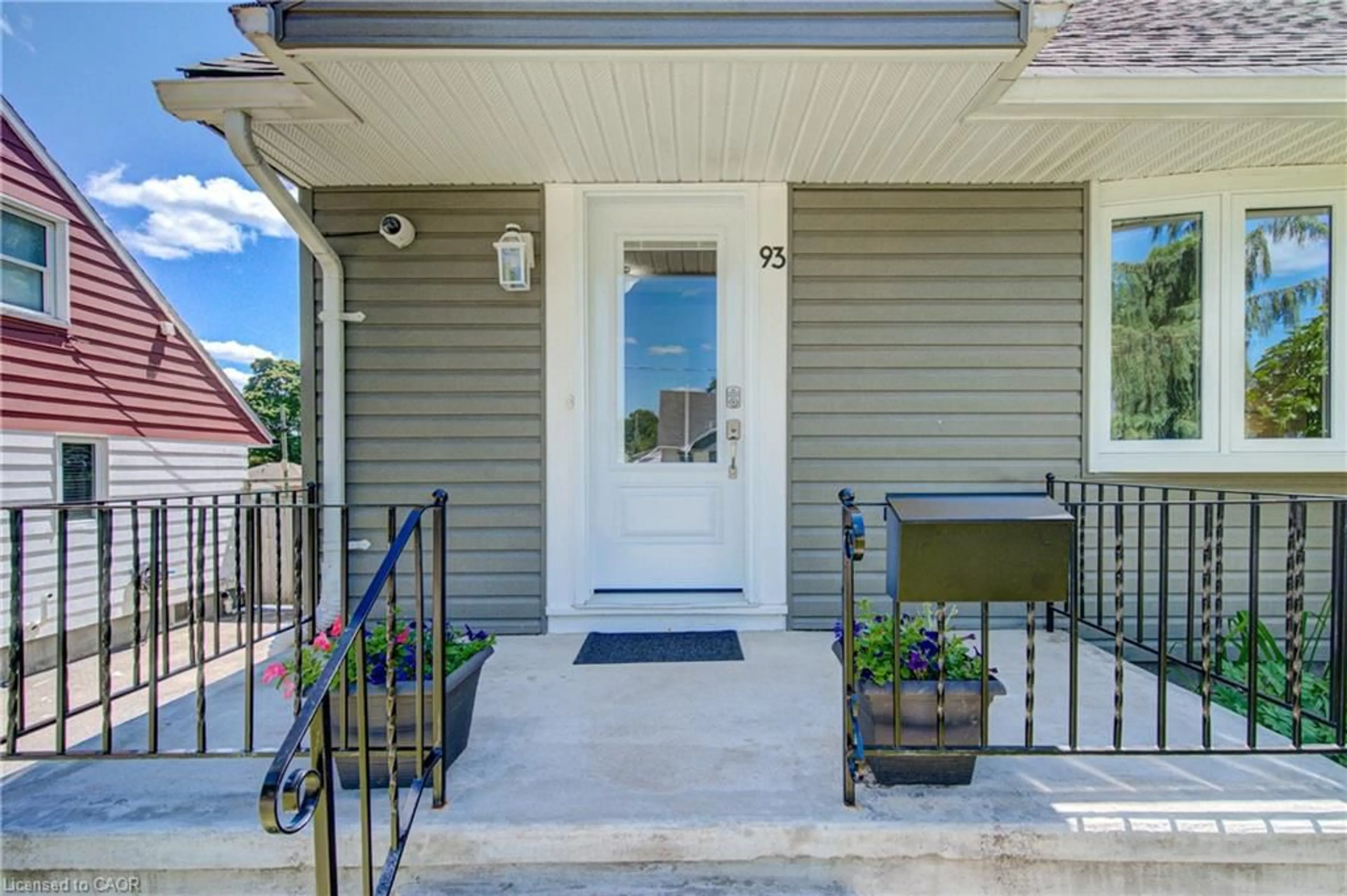 Indoor entryway for 93 Stewart Ave, Cambridge Ontario N1R 2V1