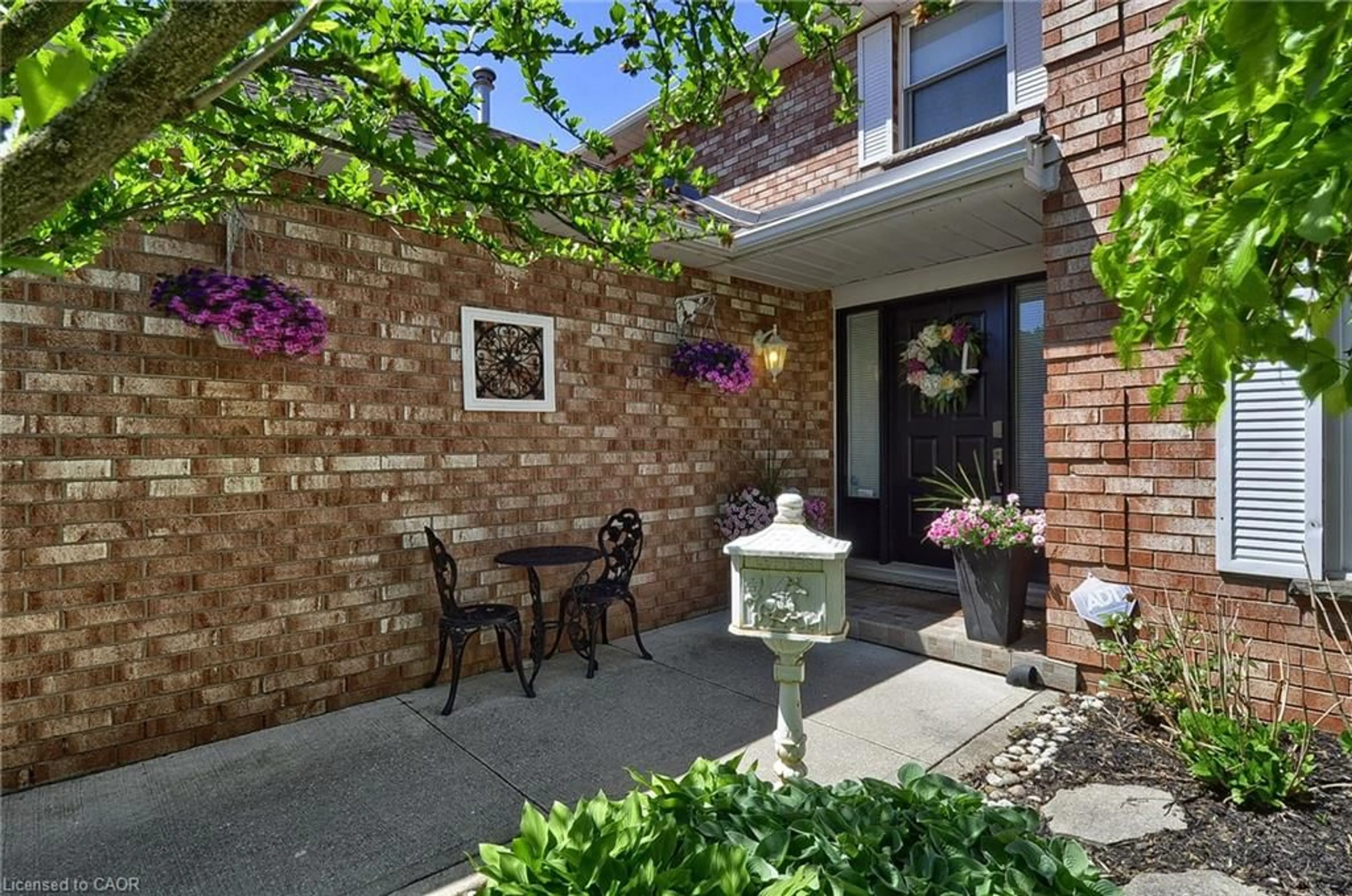 Patio, street for 123 Cranston Ave, Cambridge Ontario N1T 1J7