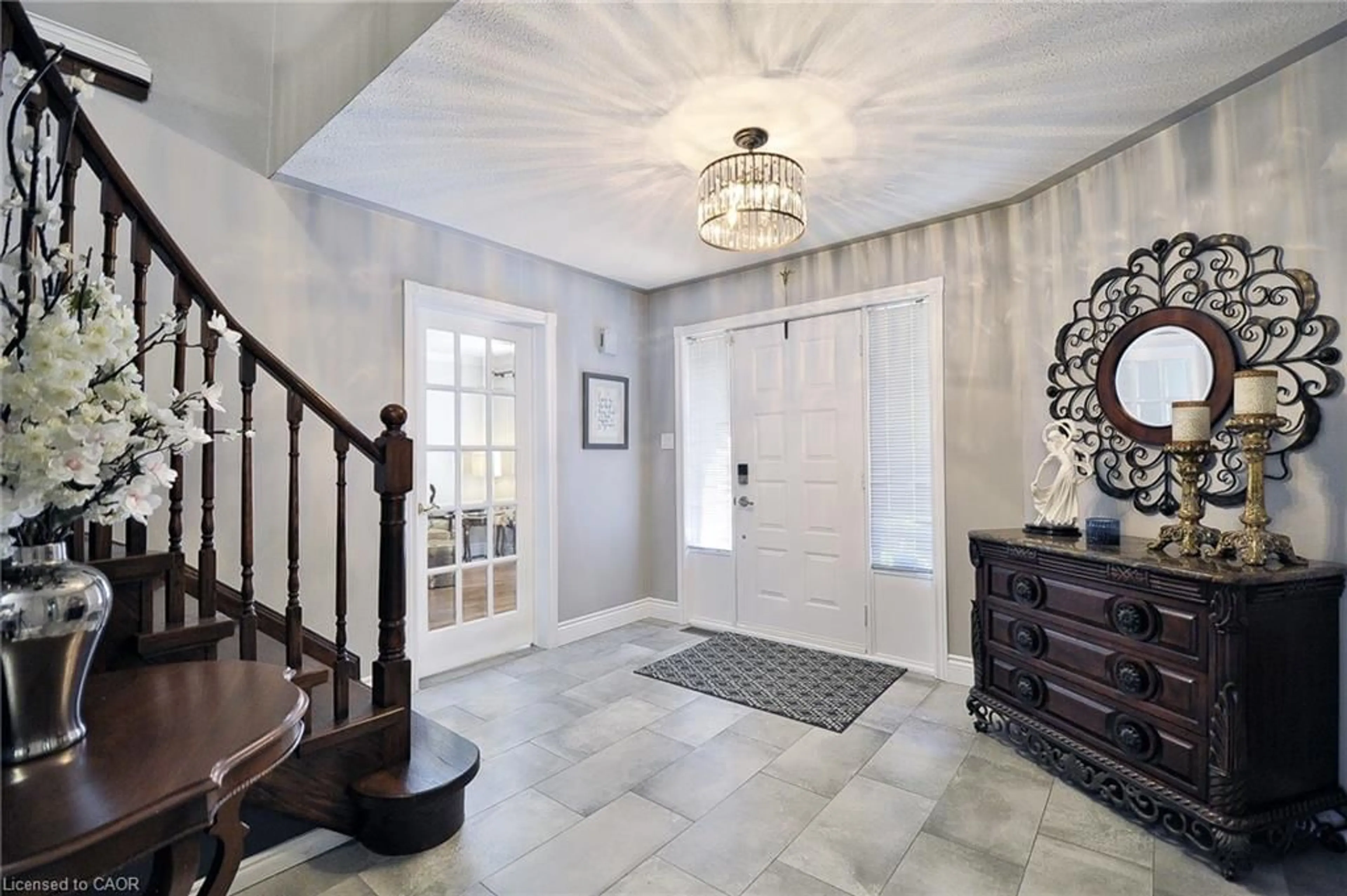 Indoor entryway for 123 Cranston Ave, Cambridge Ontario N1T 1J7