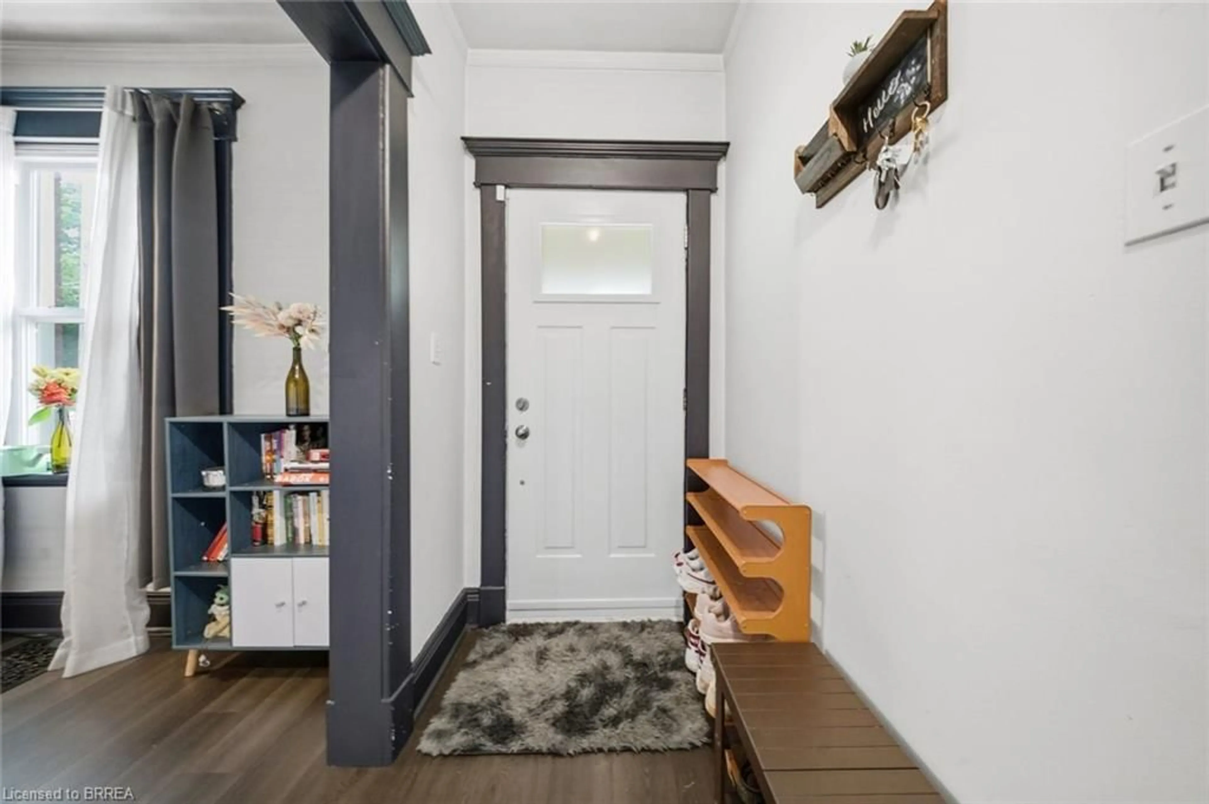 Indoor entryway for 12 Brunswick St, Brantford Ontario N3T 1E7