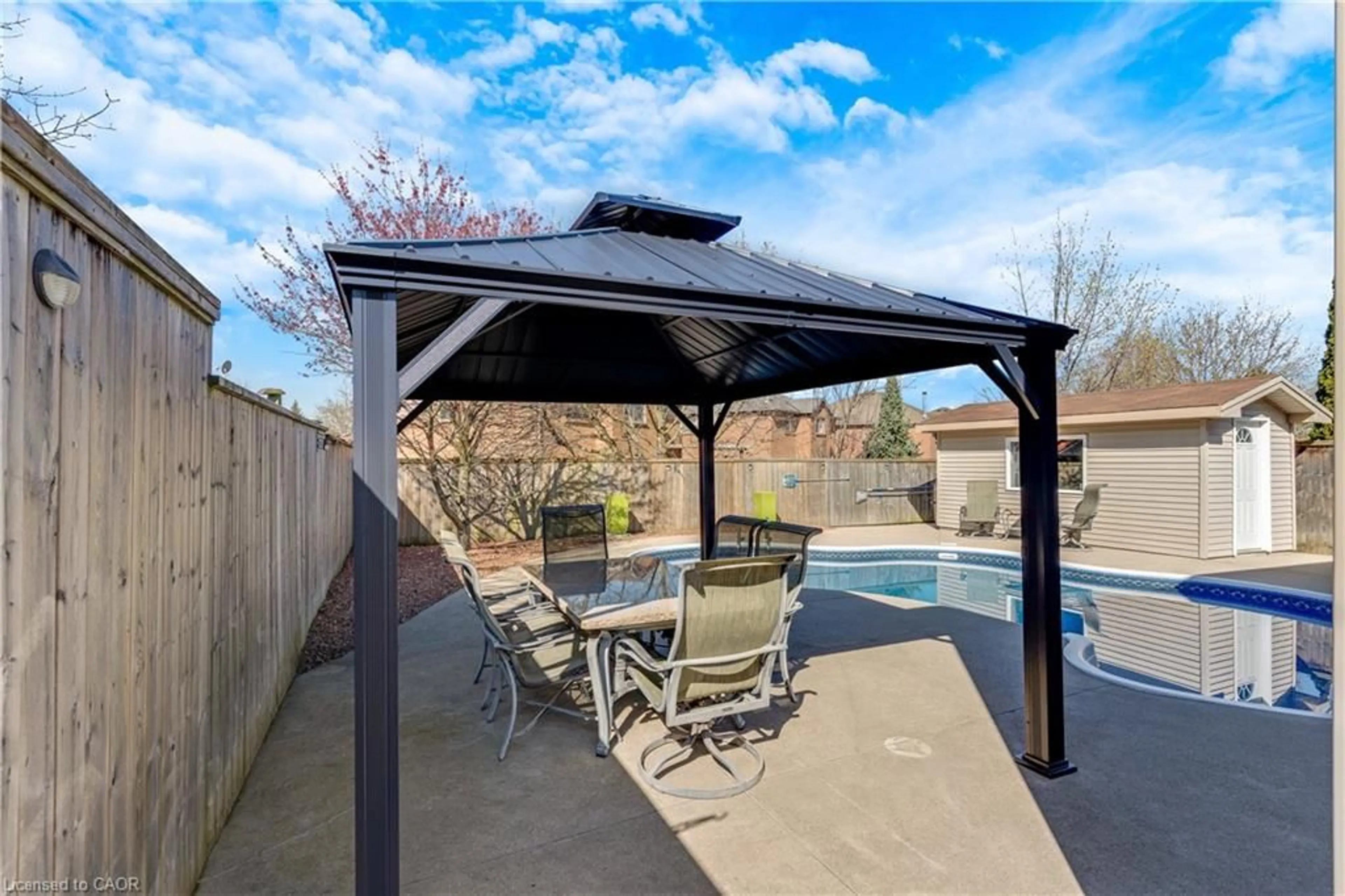 Patio, unknown for 77 Mctague Dr, Cambridge Ontario N1T 1L7