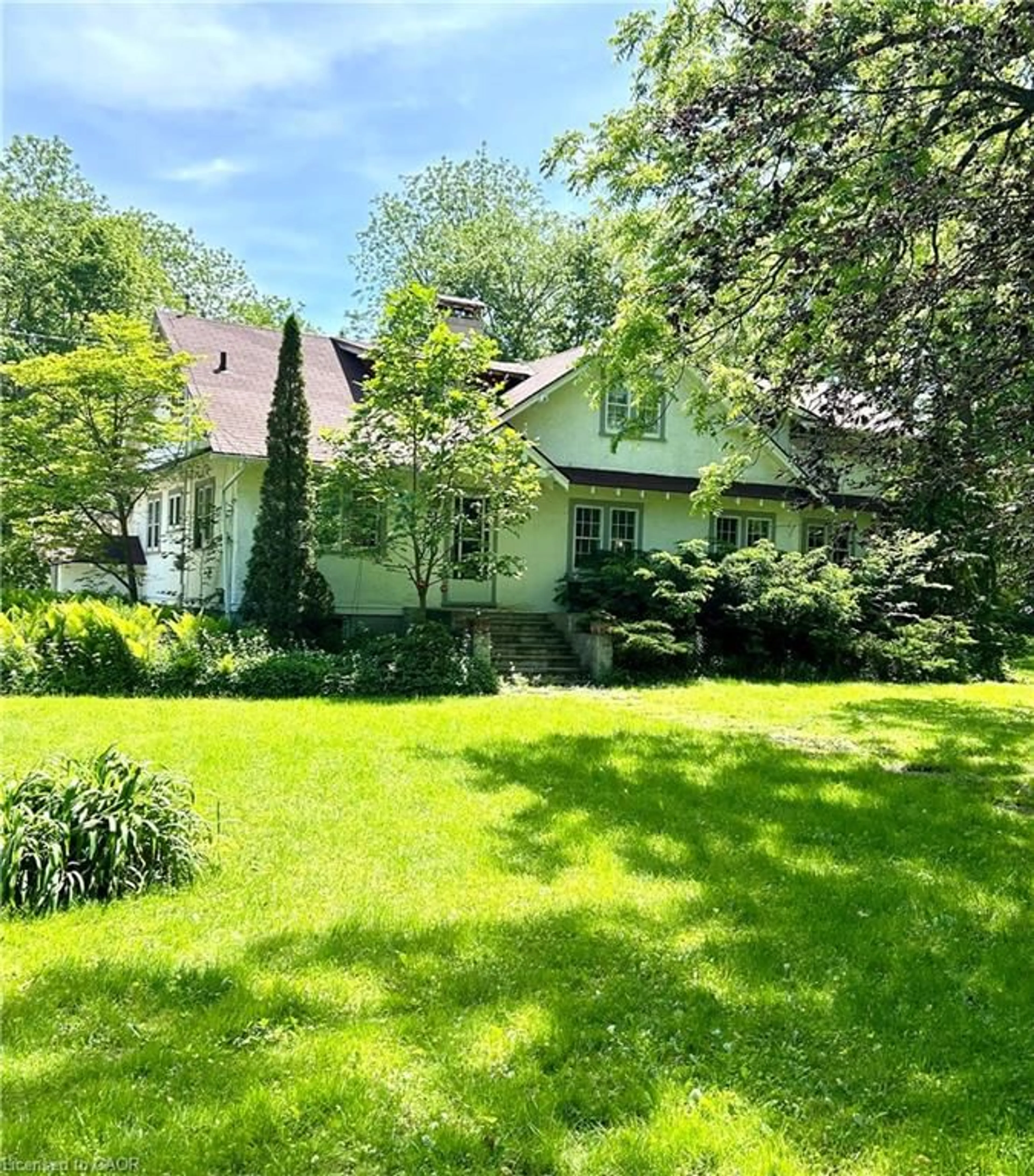 A pic from outside/outdoor area/front of a property/back of a property/a pic from drone, street for 399 Norfolk St, Simcoe Ontario N3Y 2W8