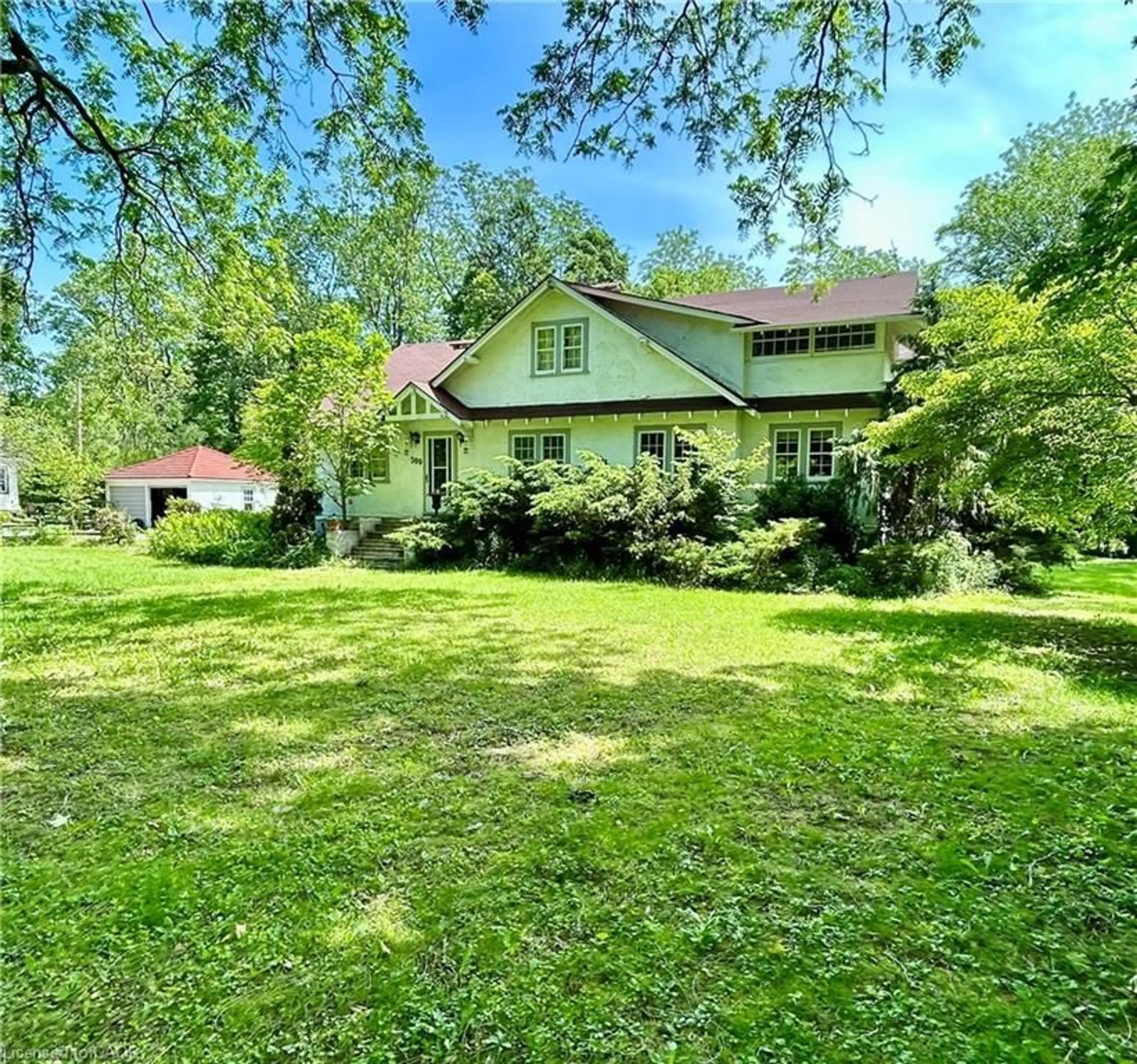 A pic from outside/outdoor area/front of a property/back of a property/a pic from drone, unknown for 399 Norfolk St, Simcoe Ontario N3Y 2W8