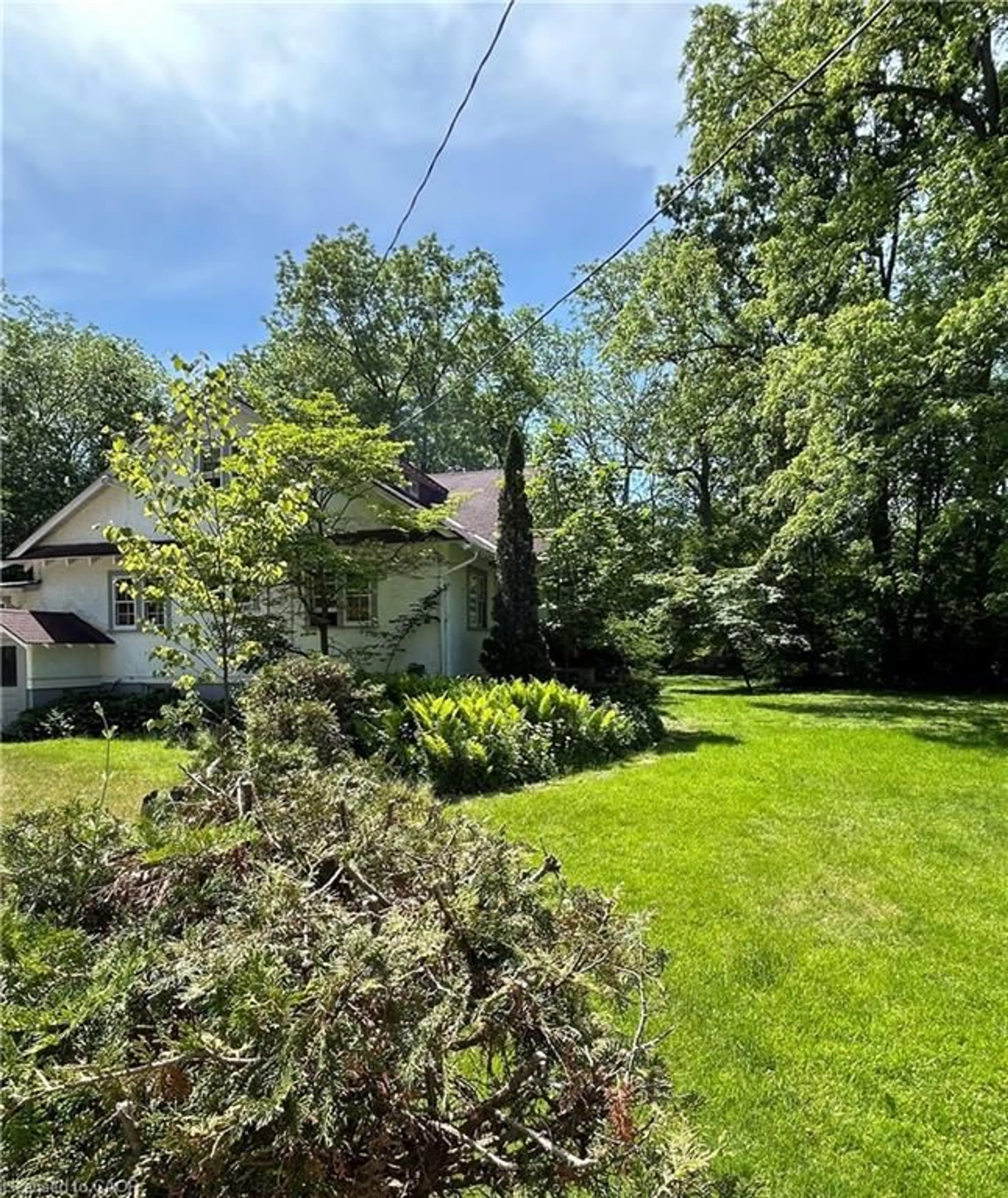 A pic from outside/outdoor area/front of a property/back of a property/a pic from drone, unknown for 399 Norfolk St, Simcoe Ontario N3Y 2W8