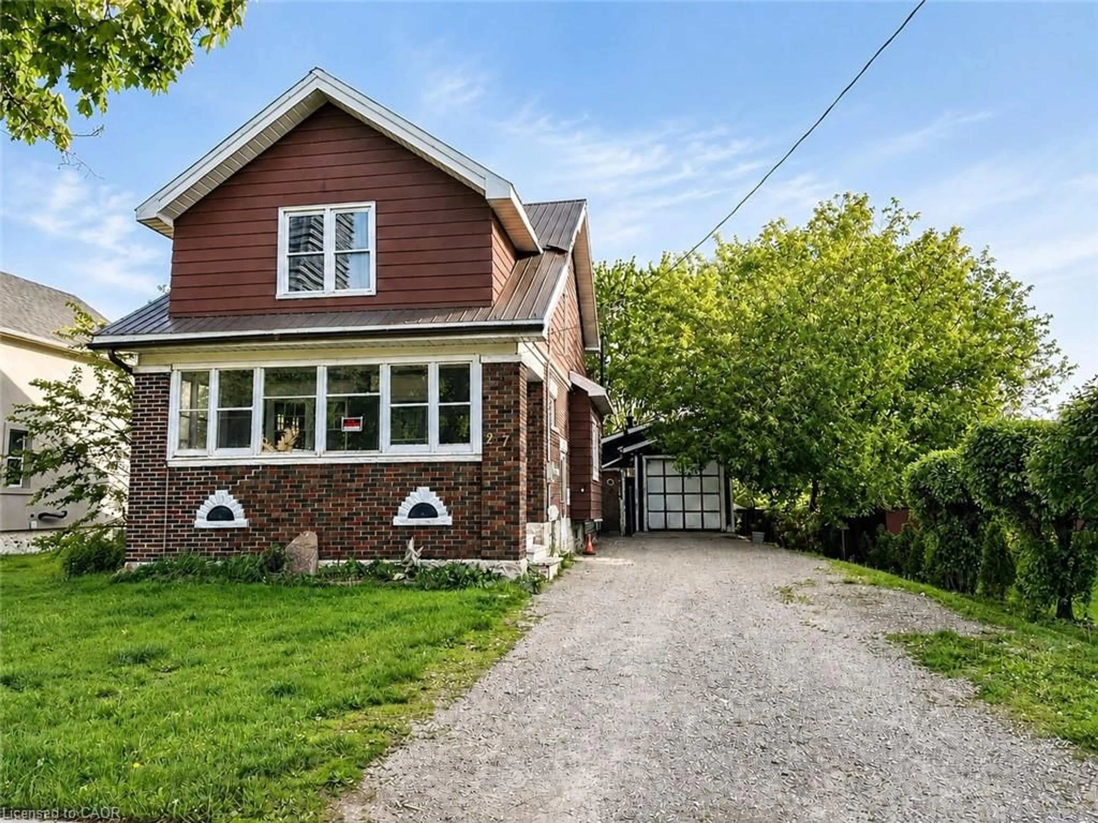 Home with brick exterior material, street for 27 Oak St, Kitchener Ontario N2G 1L4