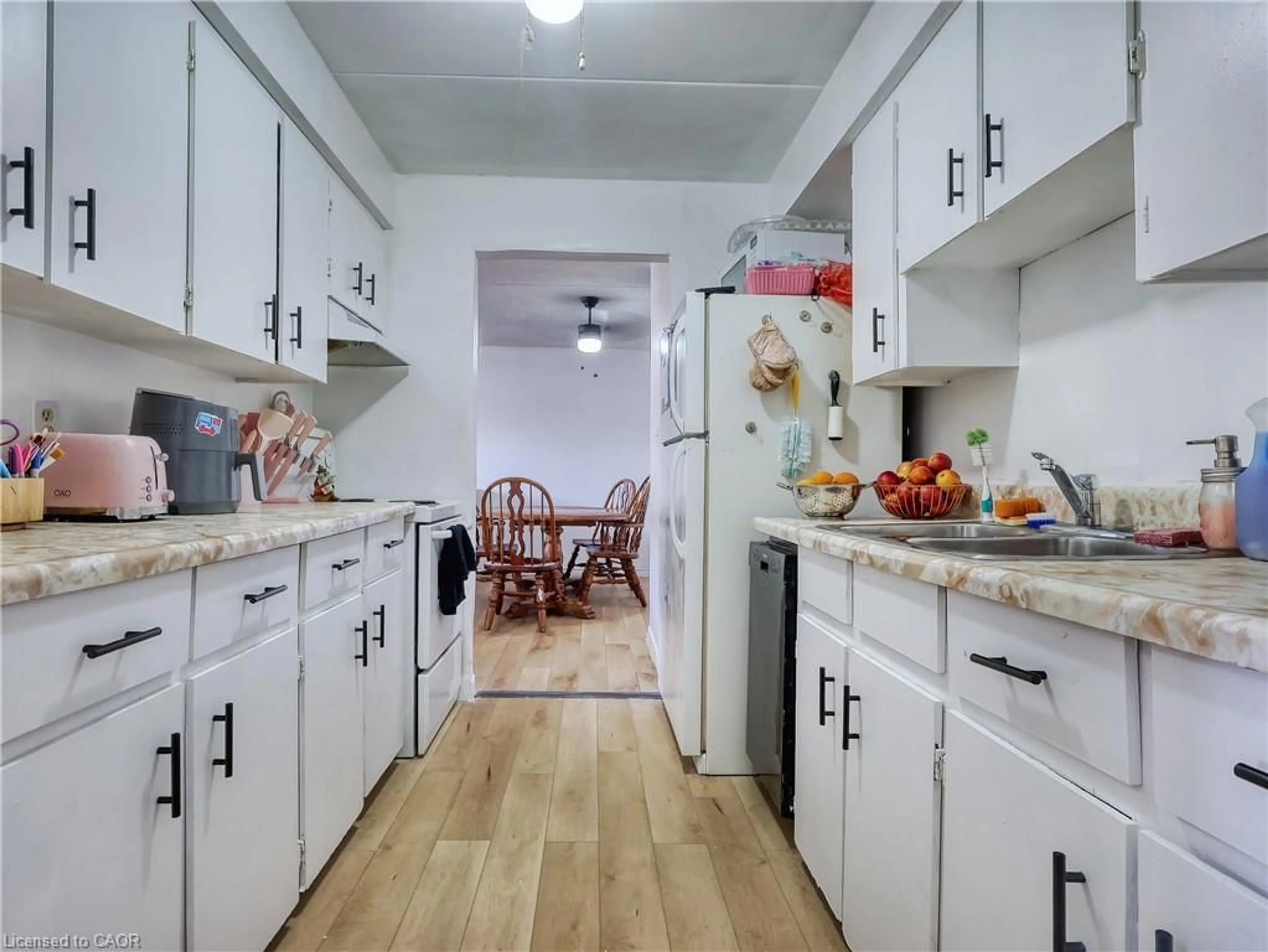 Standard kitchen, unknown for 72 Main St #211, Port Colborne Ontario L3K 5Z8
