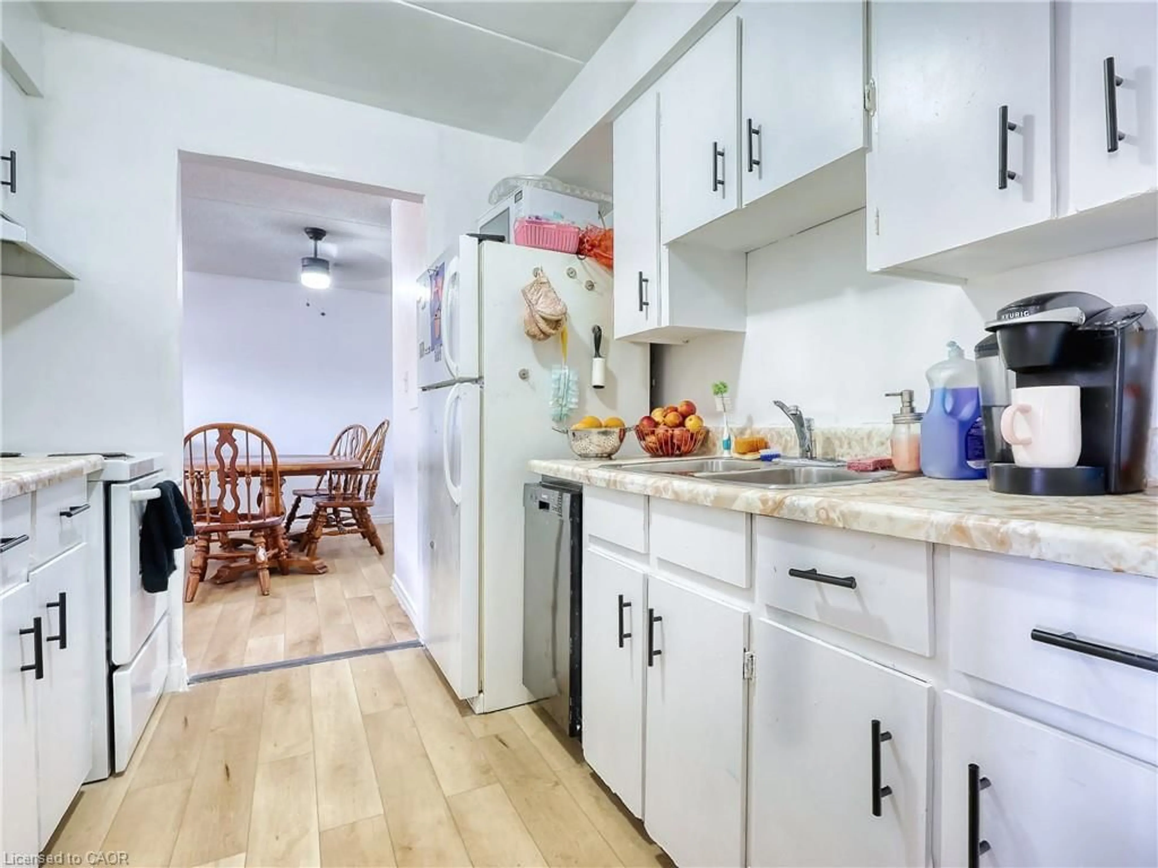 Standard kitchen, unknown for 72 Main St #211, Port Colborne Ontario L3K 5Z8