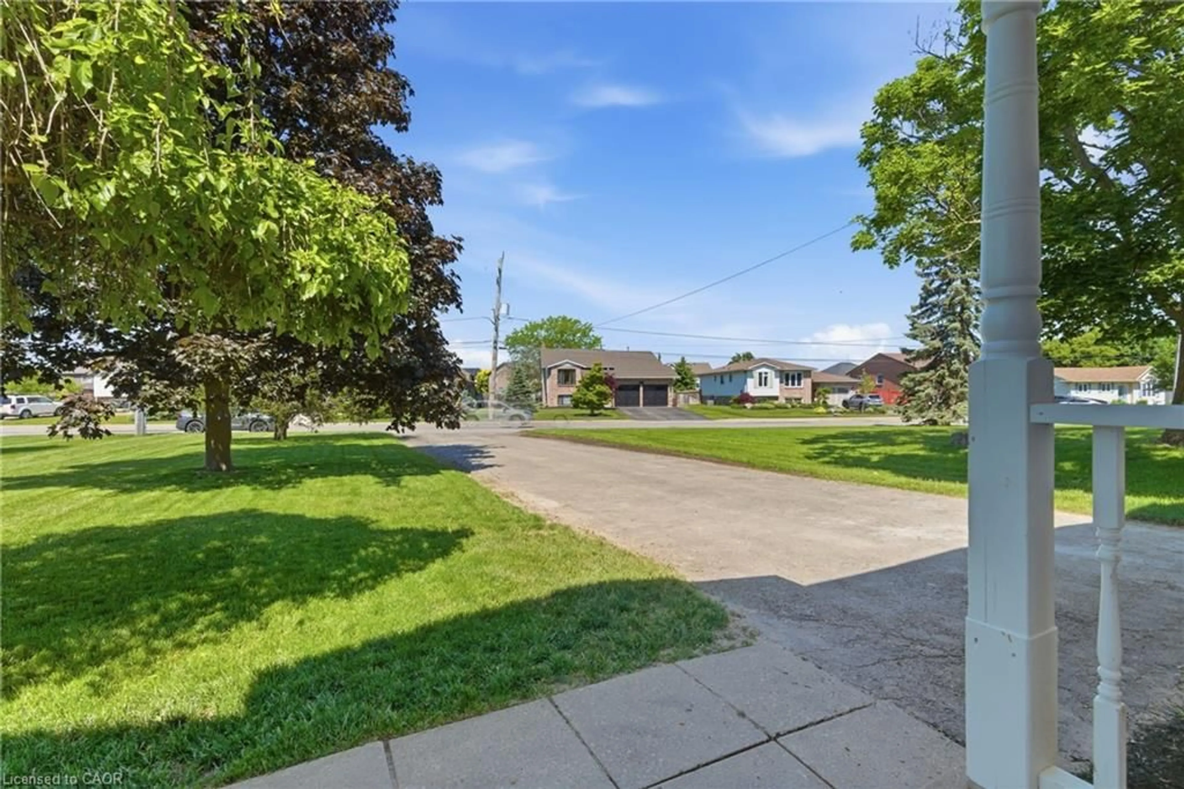 Patio, street for 57 Wade Rd, Smithville Ontario L0R 2A0