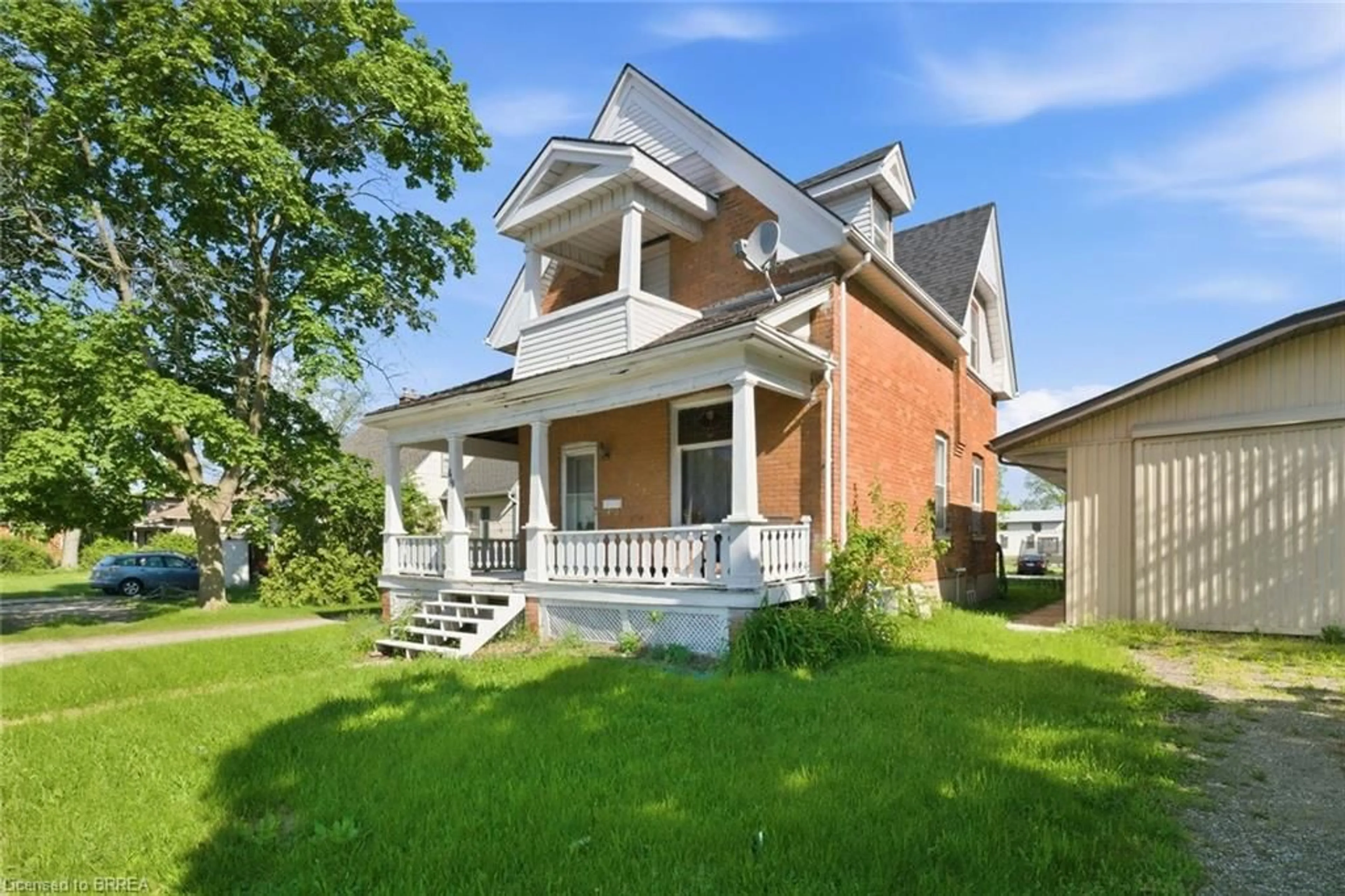 Home with brick exterior material, street for 816 Colborne St, Brantford Ontario N3S 3S4