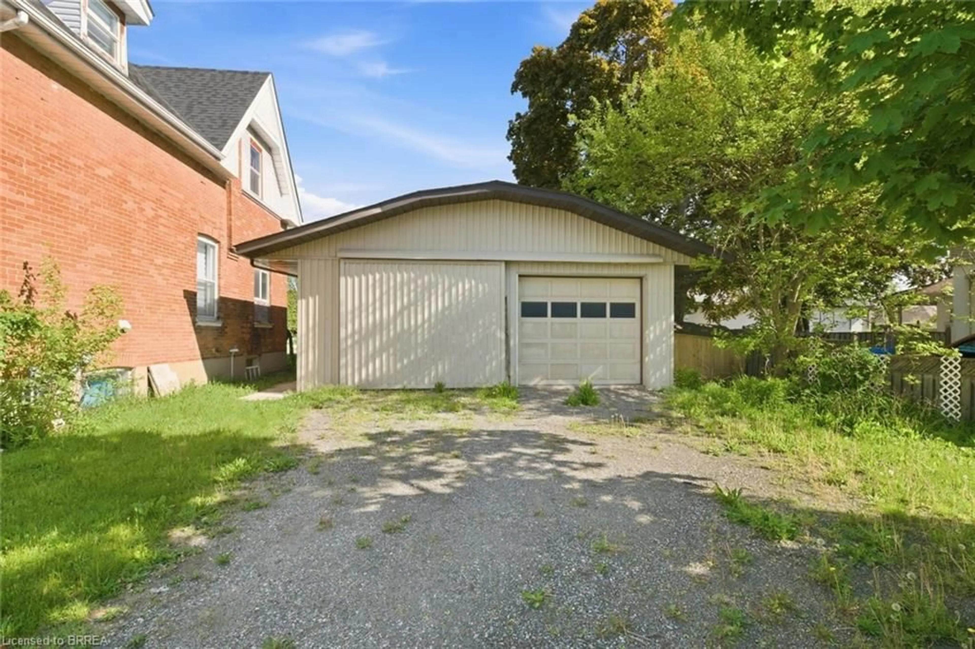 Unknown for 816 Colborne St, Brantford Ontario N3S 3S4