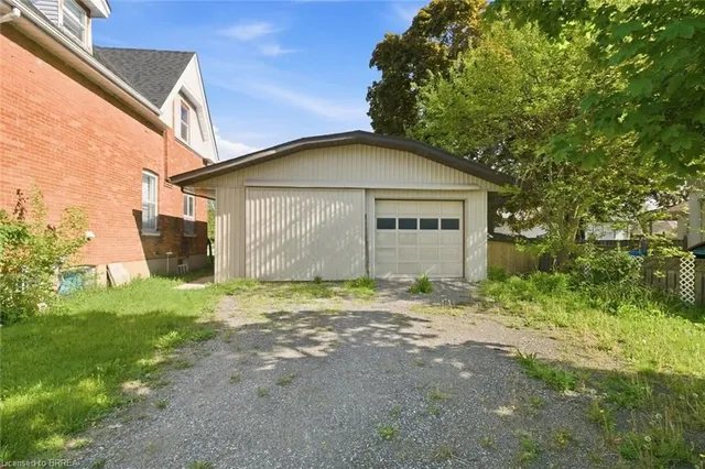 816 Colborne St, Brantford 5