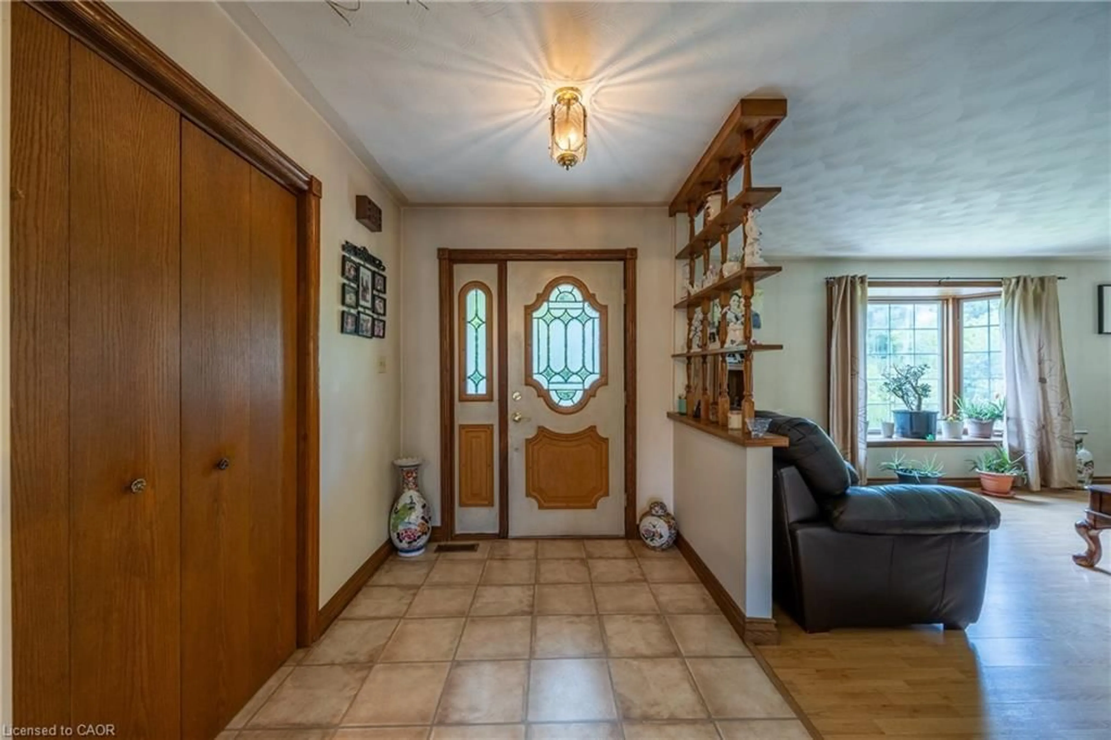 Indoor foyer for 1841 Turkey Point Rd, Charlotteville Ontario N3Y 4J9
