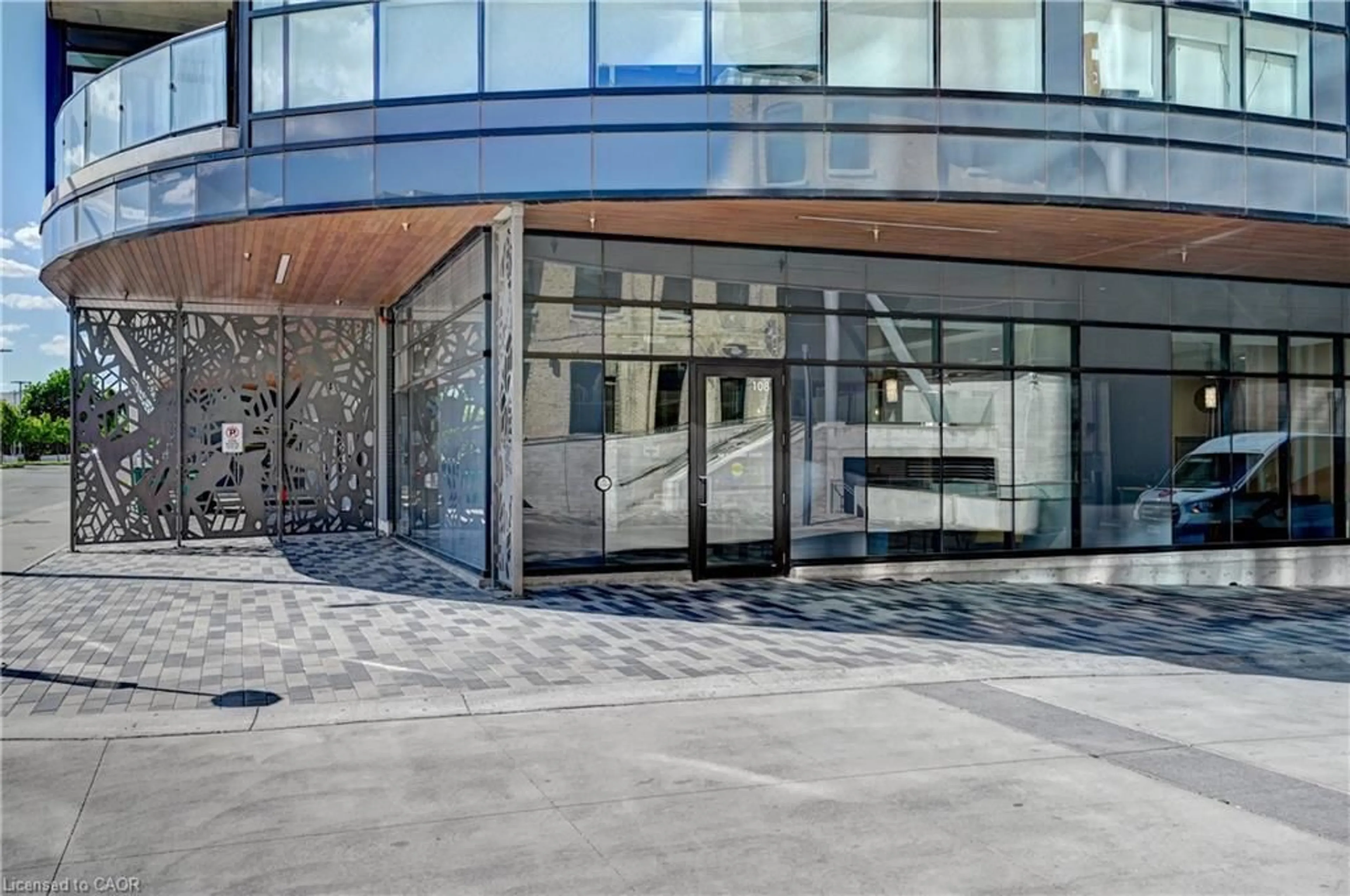 Indoor foyer for 108 Garment St #310, Kitchener Ontario N2G 0E2