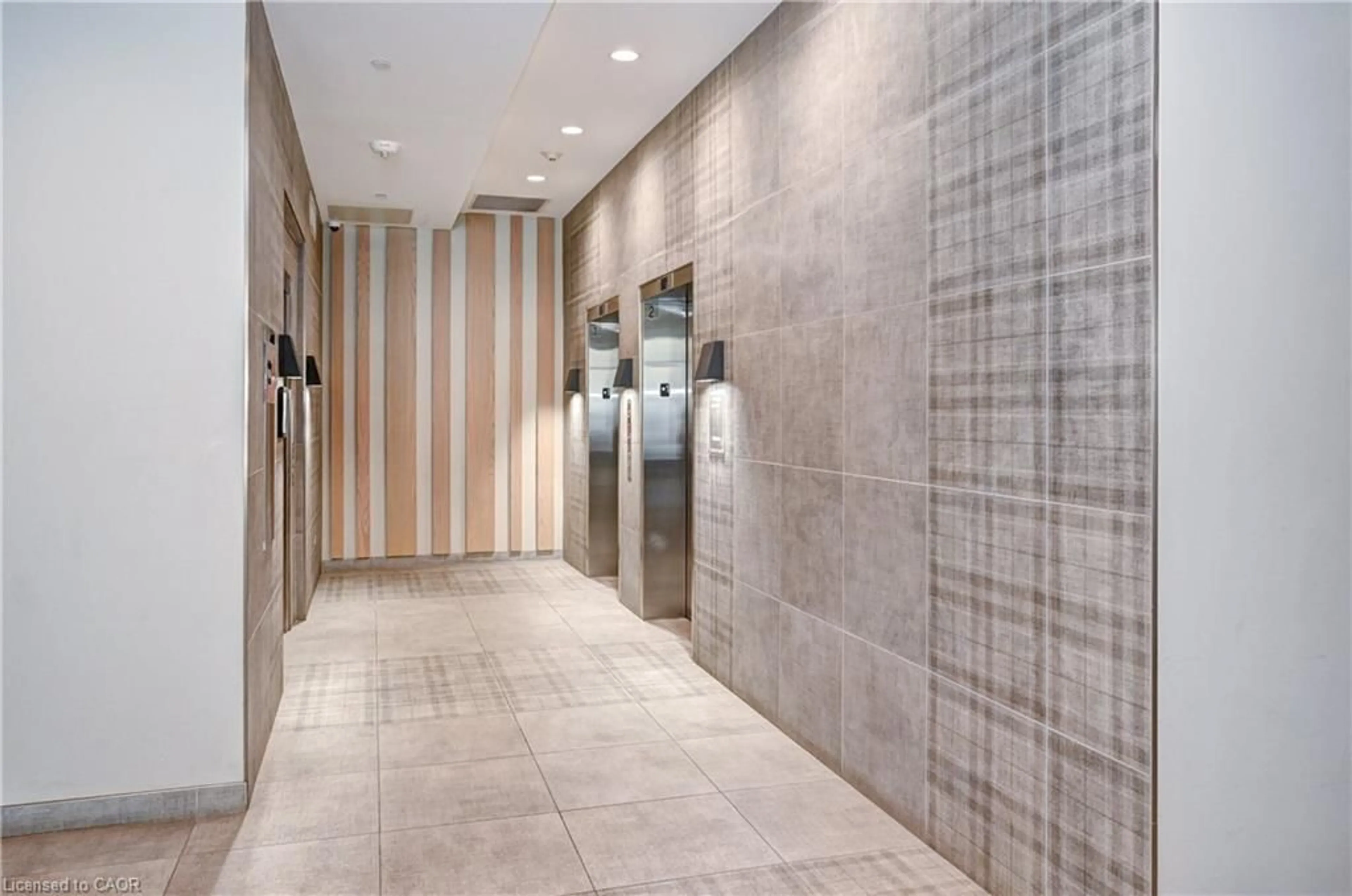 Indoor foyer for 108 Garment St #310, Kitchener Ontario N2G 0E2
