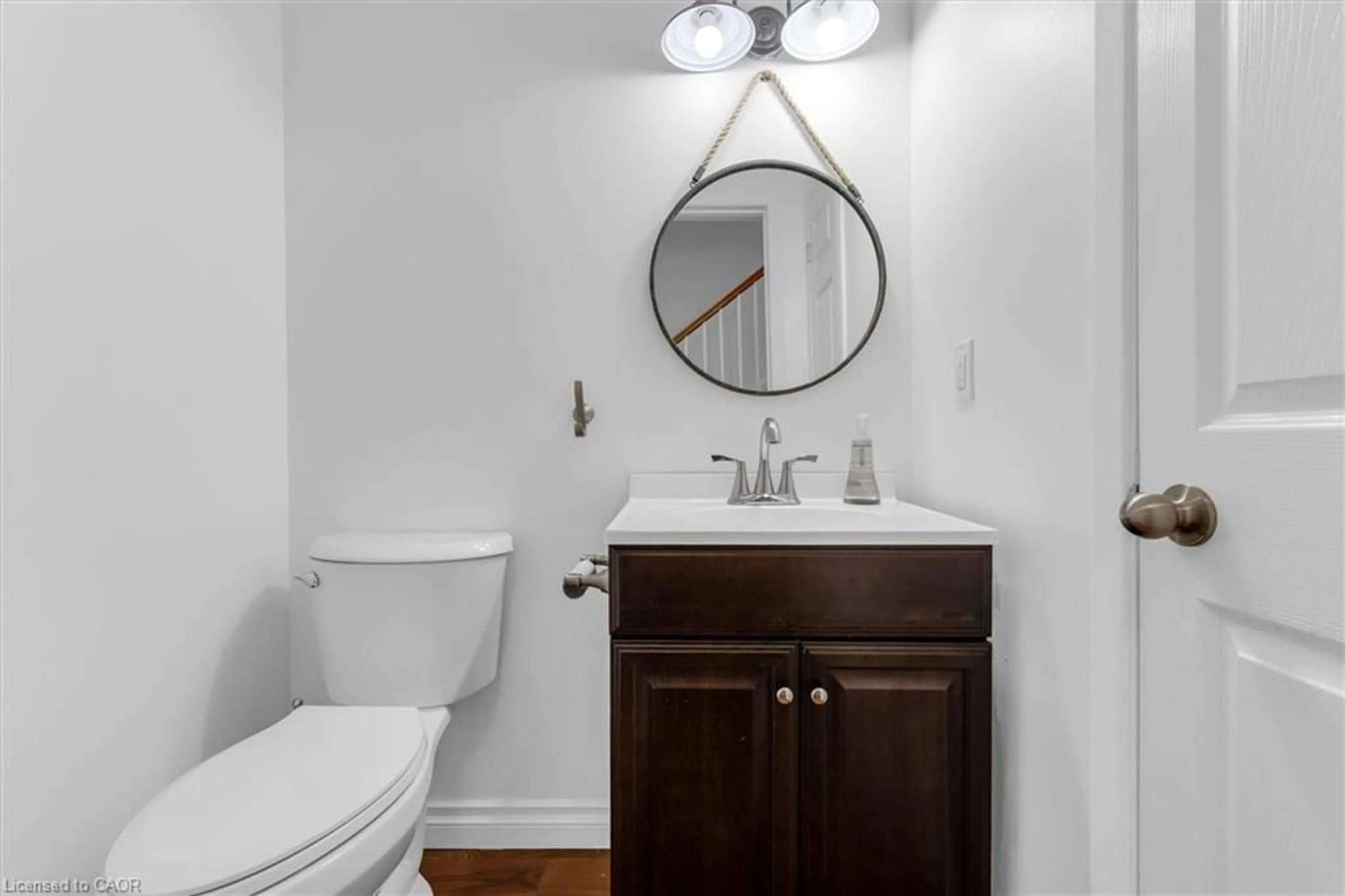 Standard bathroom, unknown for 3008 Palmer Dr #2, Burlington Ontario L7M 1L2