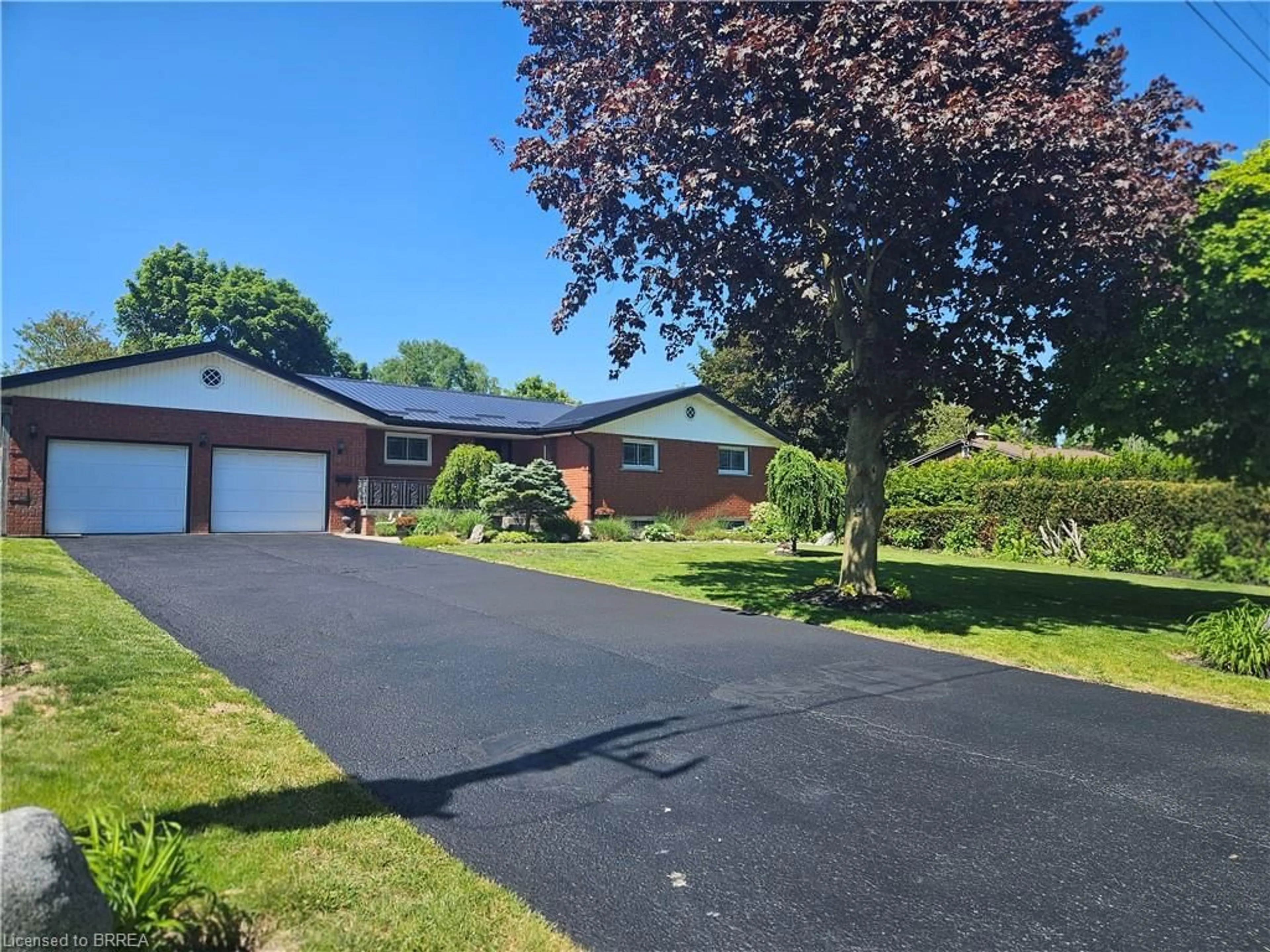 A pic from outside/outdoor area/front of a property/back of a property/a pic from drone, street for 14 Alpha St, Delhi Ontario N4B 2W5