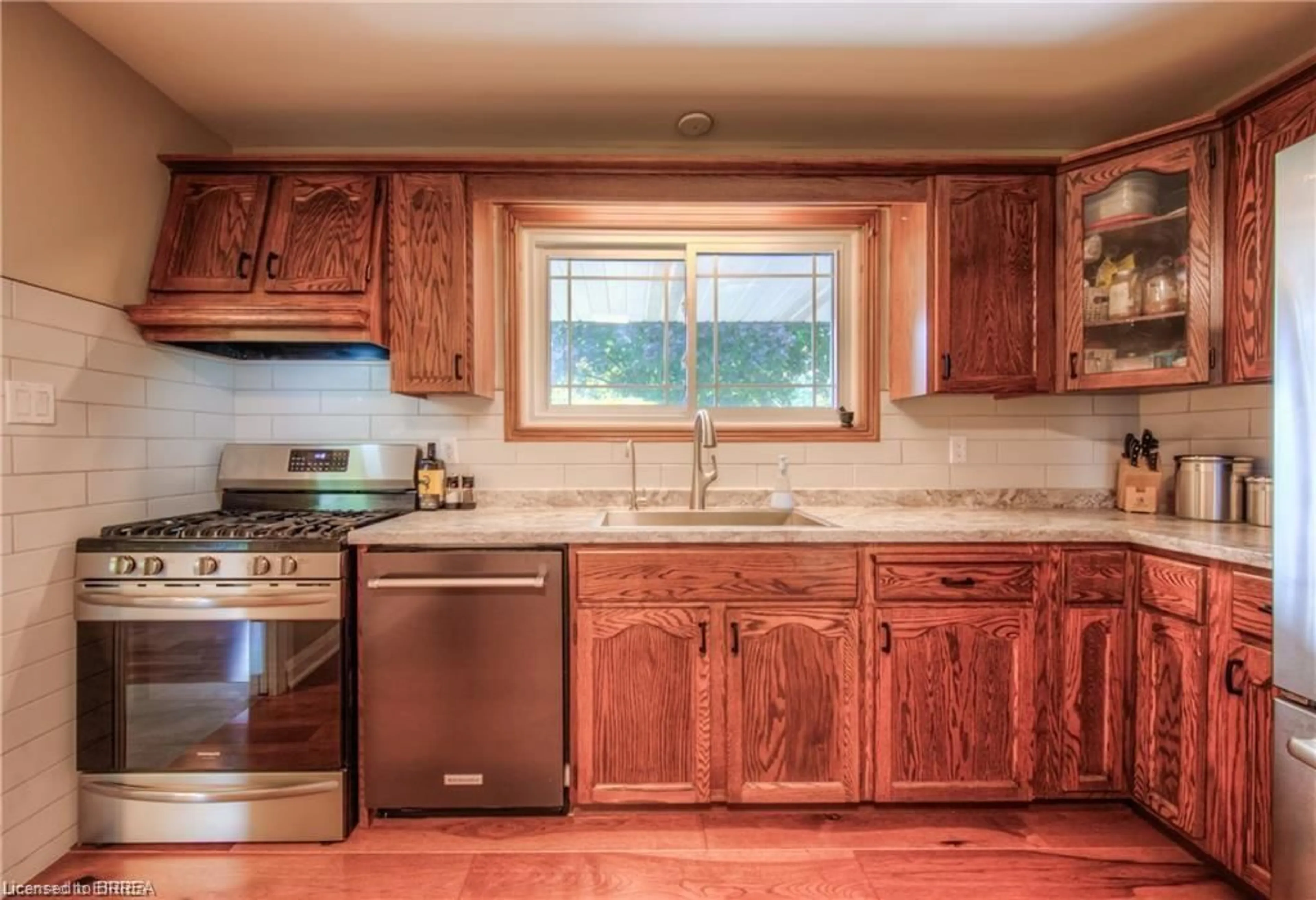 Standard kitchen, unknown for 14 Alpha St, Delhi Ontario N4B 2W5