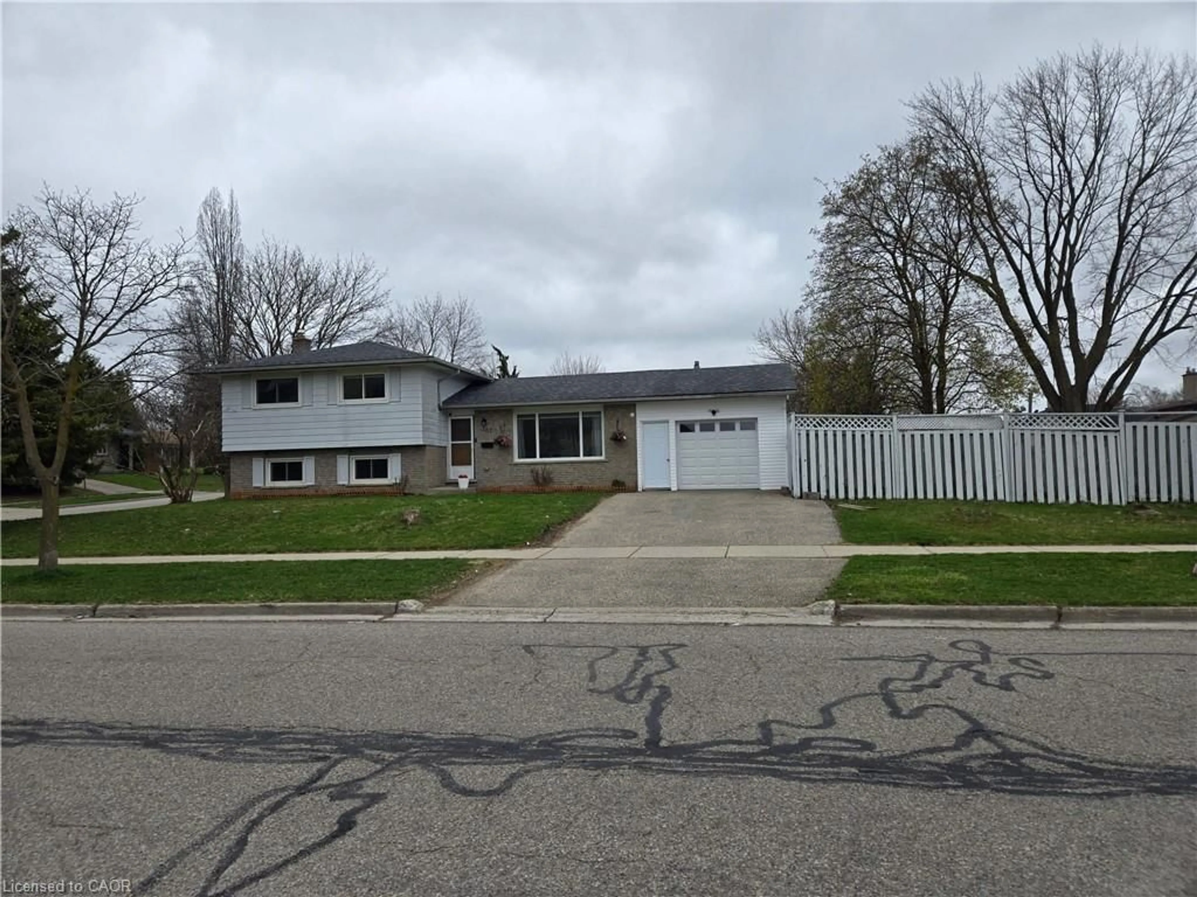 Unknown for 261 Overlea Dr, Kitchener Ontario N2M 1T7