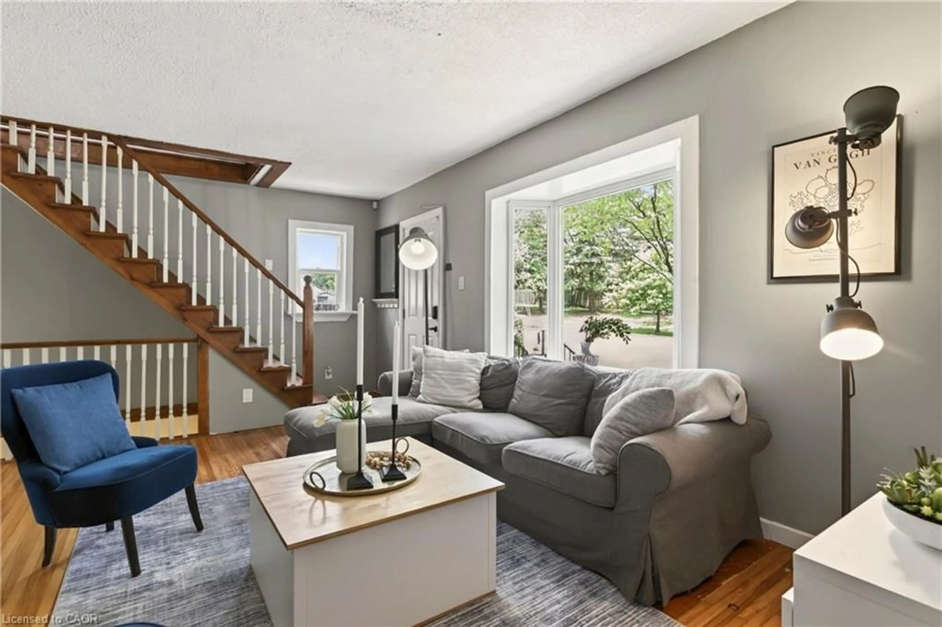 Living room with furniture, unknown for 7 East St, Dundas Ontario L9H 1N6