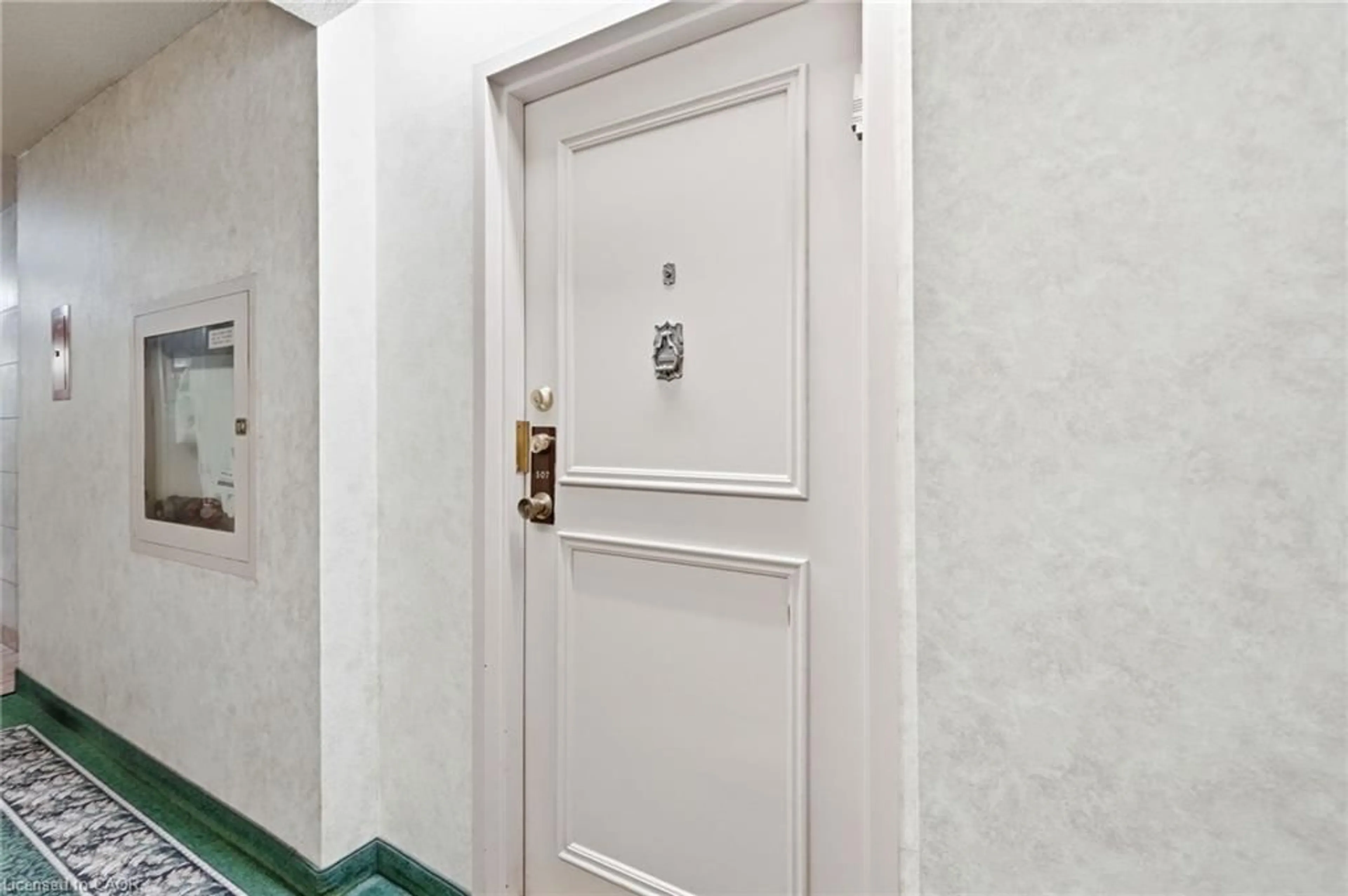 Indoor foyer for 205 Hilda Ave #507, North York Ontario M2M 4B1