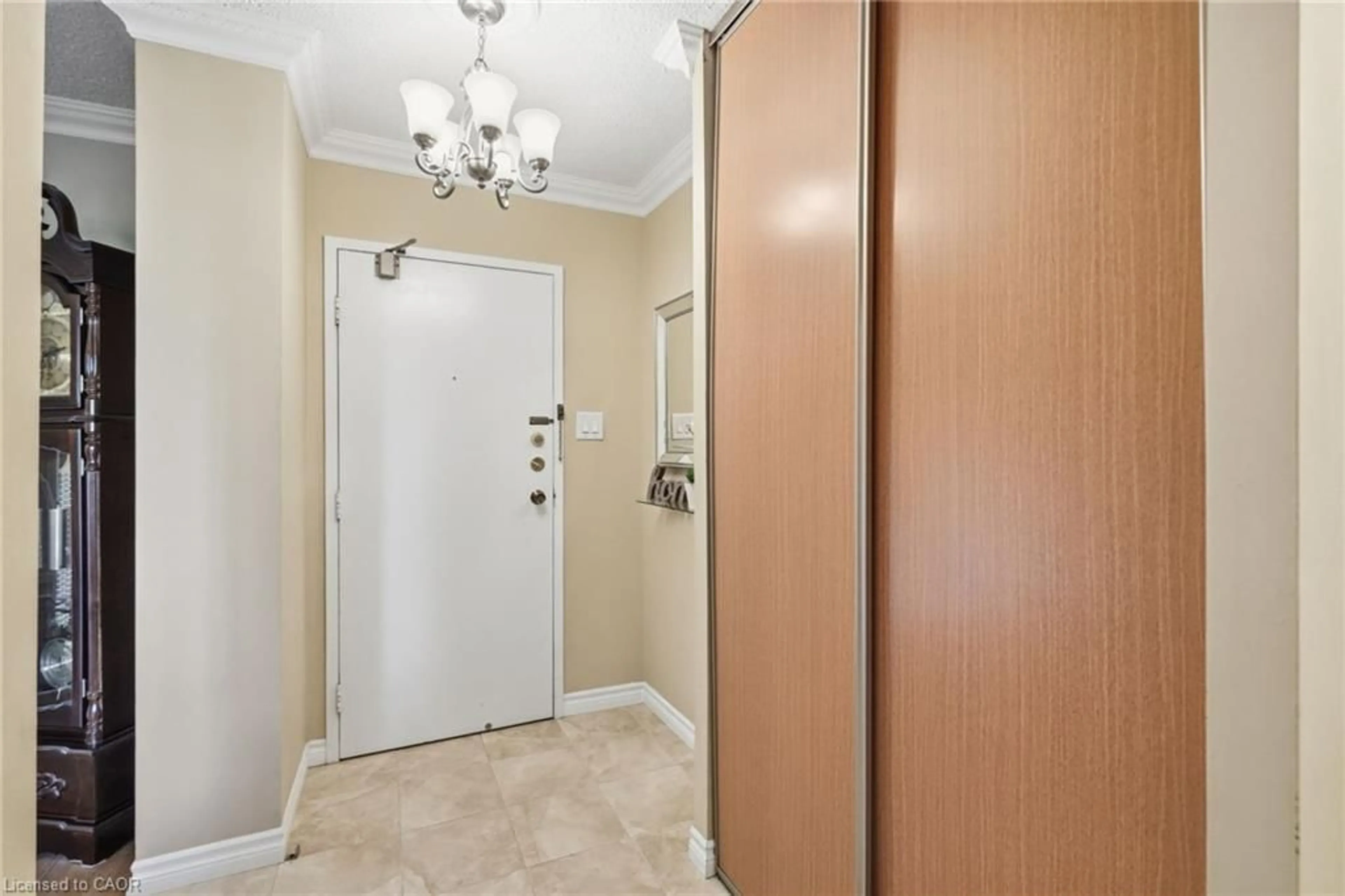 Indoor entryway for 205 Hilda Ave #507, North York Ontario M2M 4B1