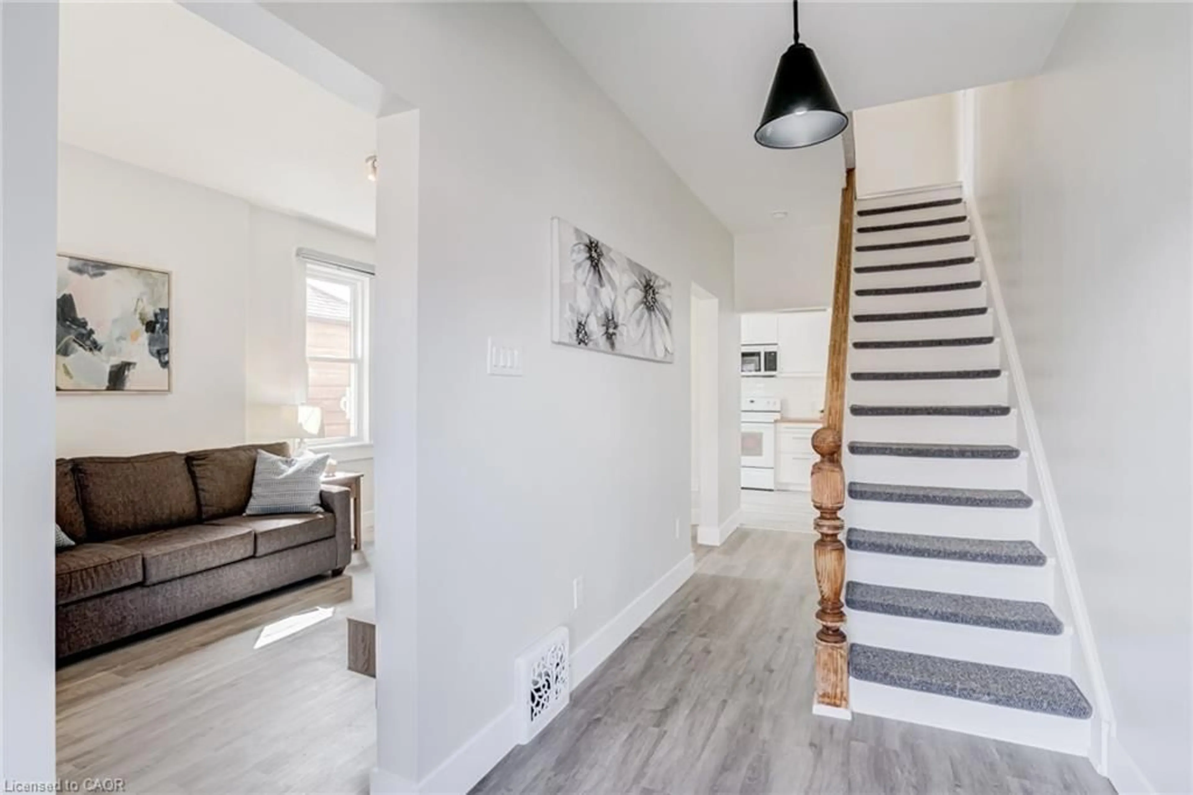 Indoor entryway for 131 Park Row, Hamilton Ontario L8H 4E7