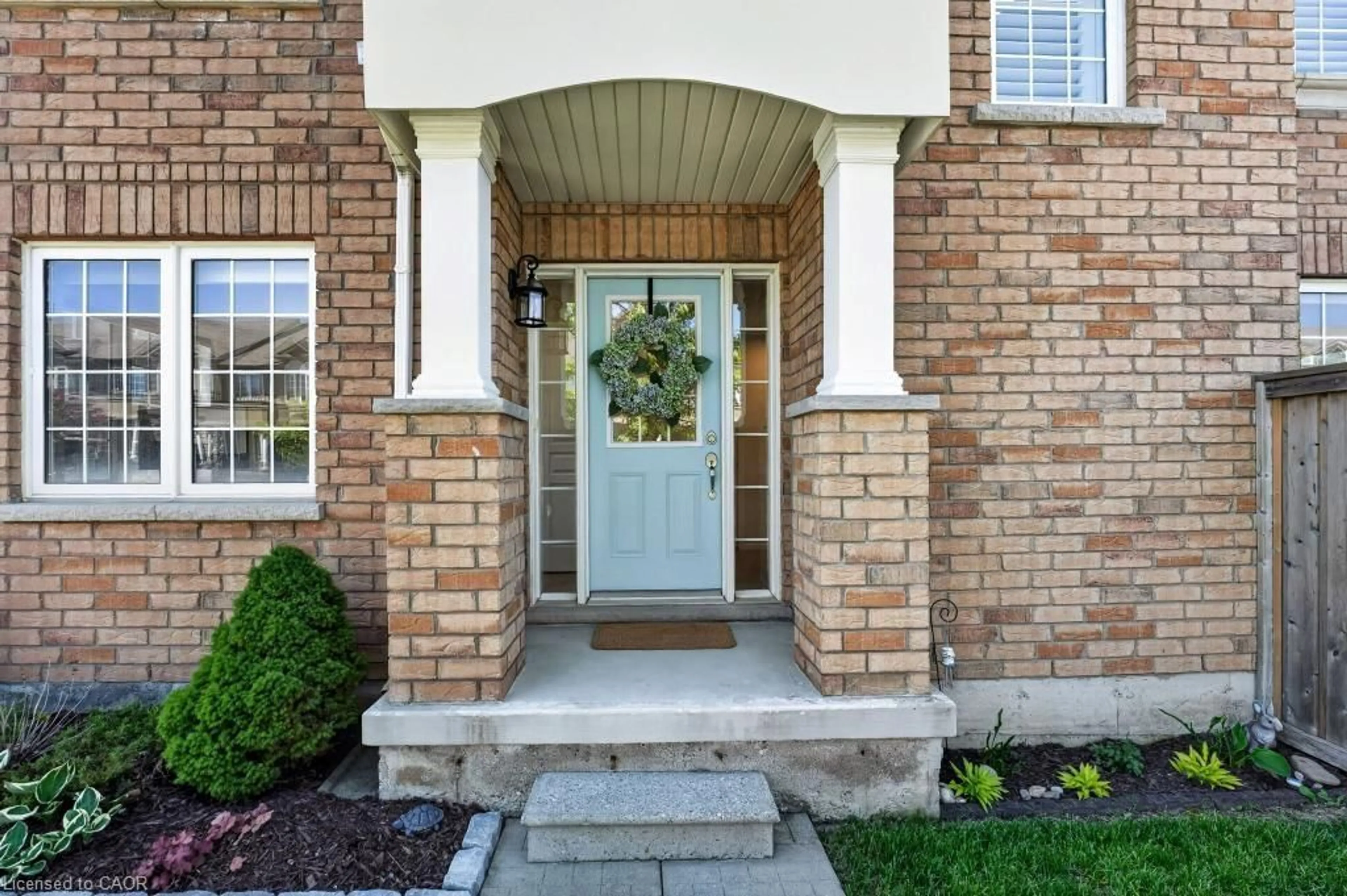 Indoor entryway for 2 Kenridge Terr, Stoney Creek Ontario L8J 0G4