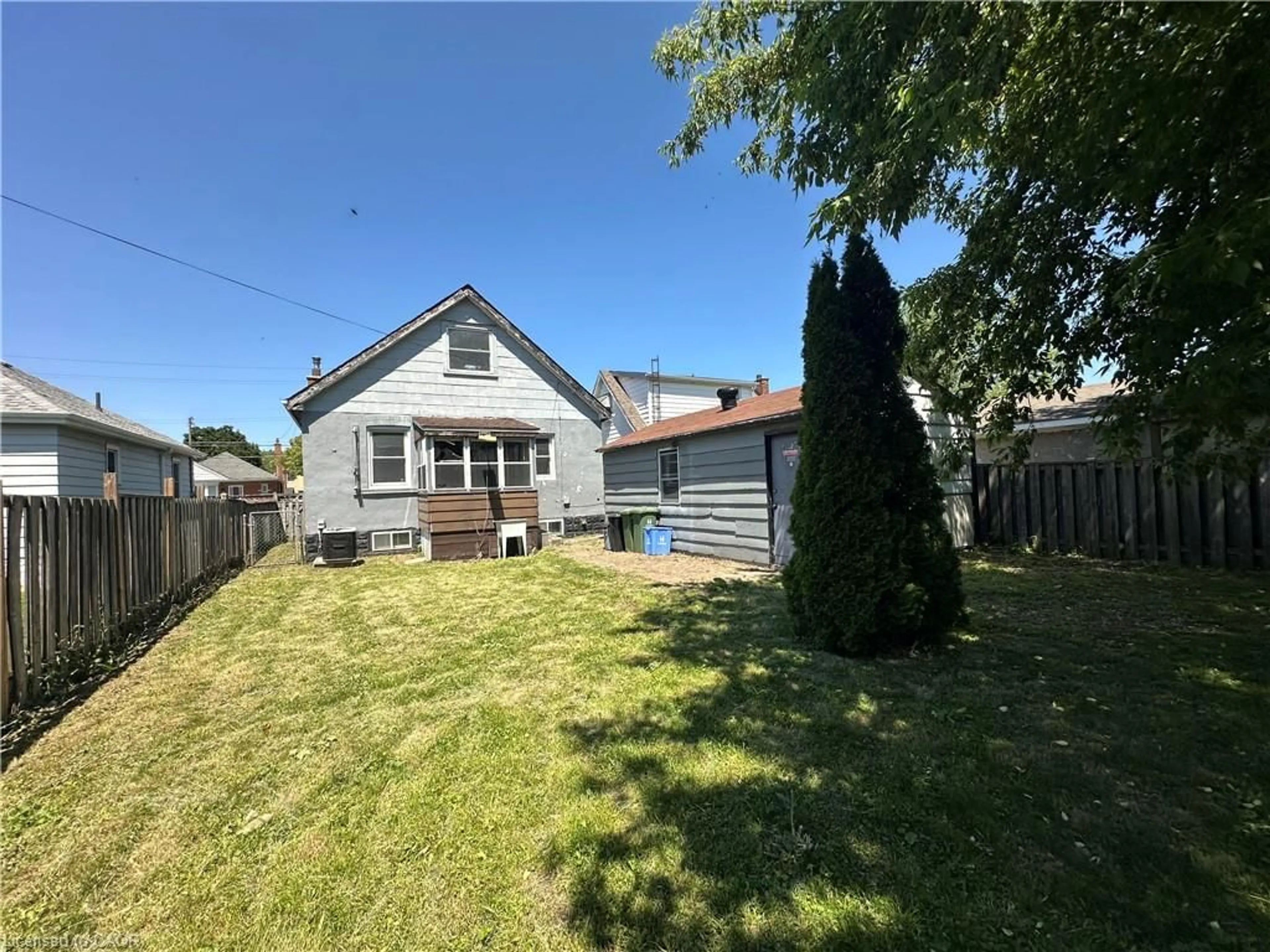 A pic from outside/outdoor area/front of a property/back of a property/a pic from drone, street for 536 Queensdale Ave, Hamilton Ontario L8V 1L2