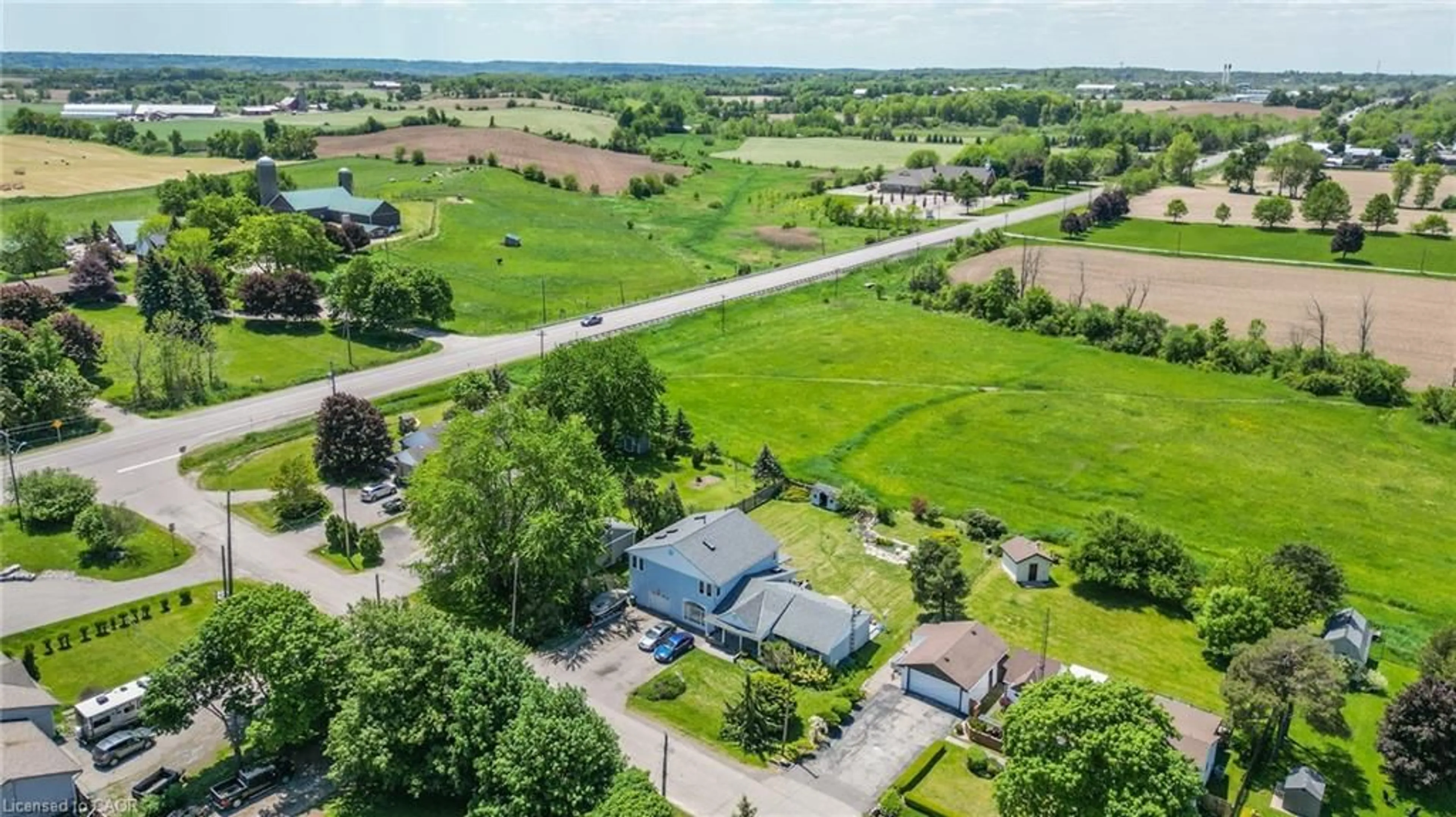 A pic from outside/outdoor area/front of a property/back of a property/a pic from drone, street for 5 Mazza Ave, Dundas Ontario L9H 5E2