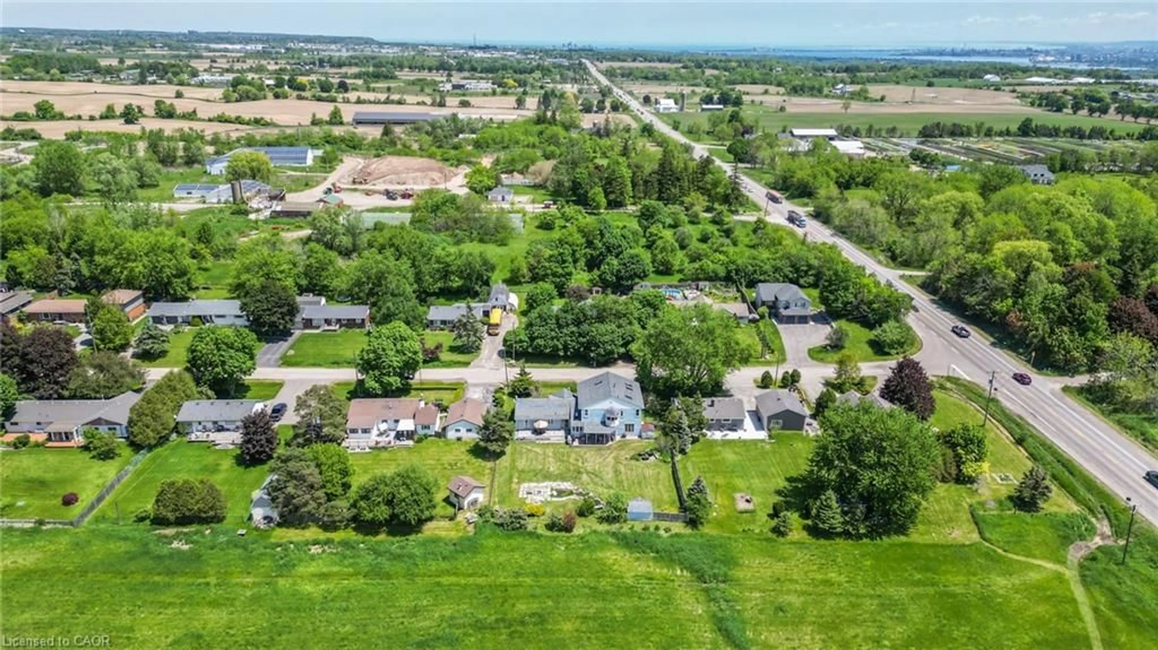 A pic from outside/outdoor area/front of a property/back of a property/a pic from drone, water/lake/river/ocean view for 5 Mazza Ave, Dundas Ontario L9H 5E2