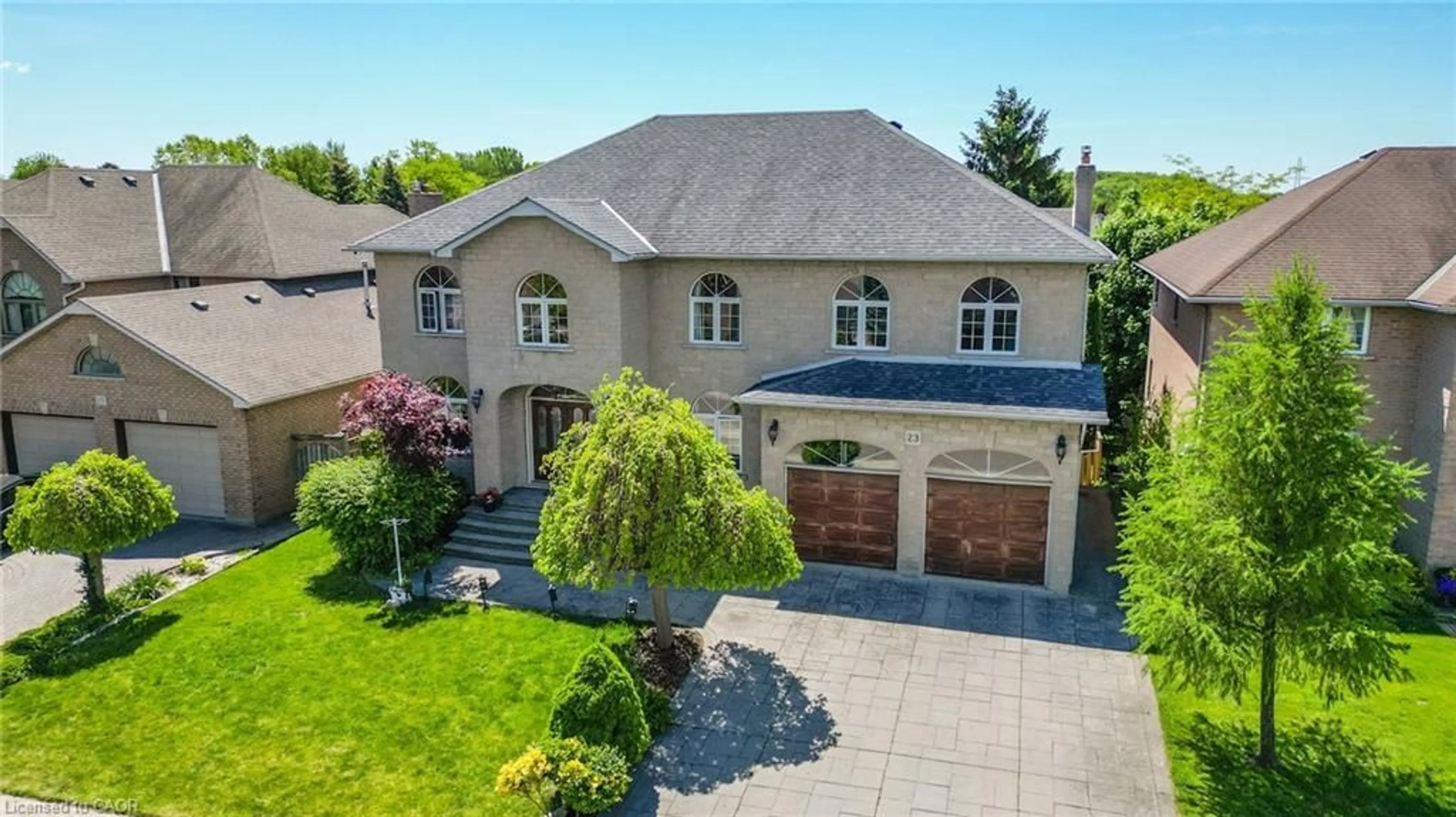 A pic from outside/outdoor area/front of a property/back of a property/a pic from drone, street for 23 Susan Dr, Hamilton Ontario L9C 7R1