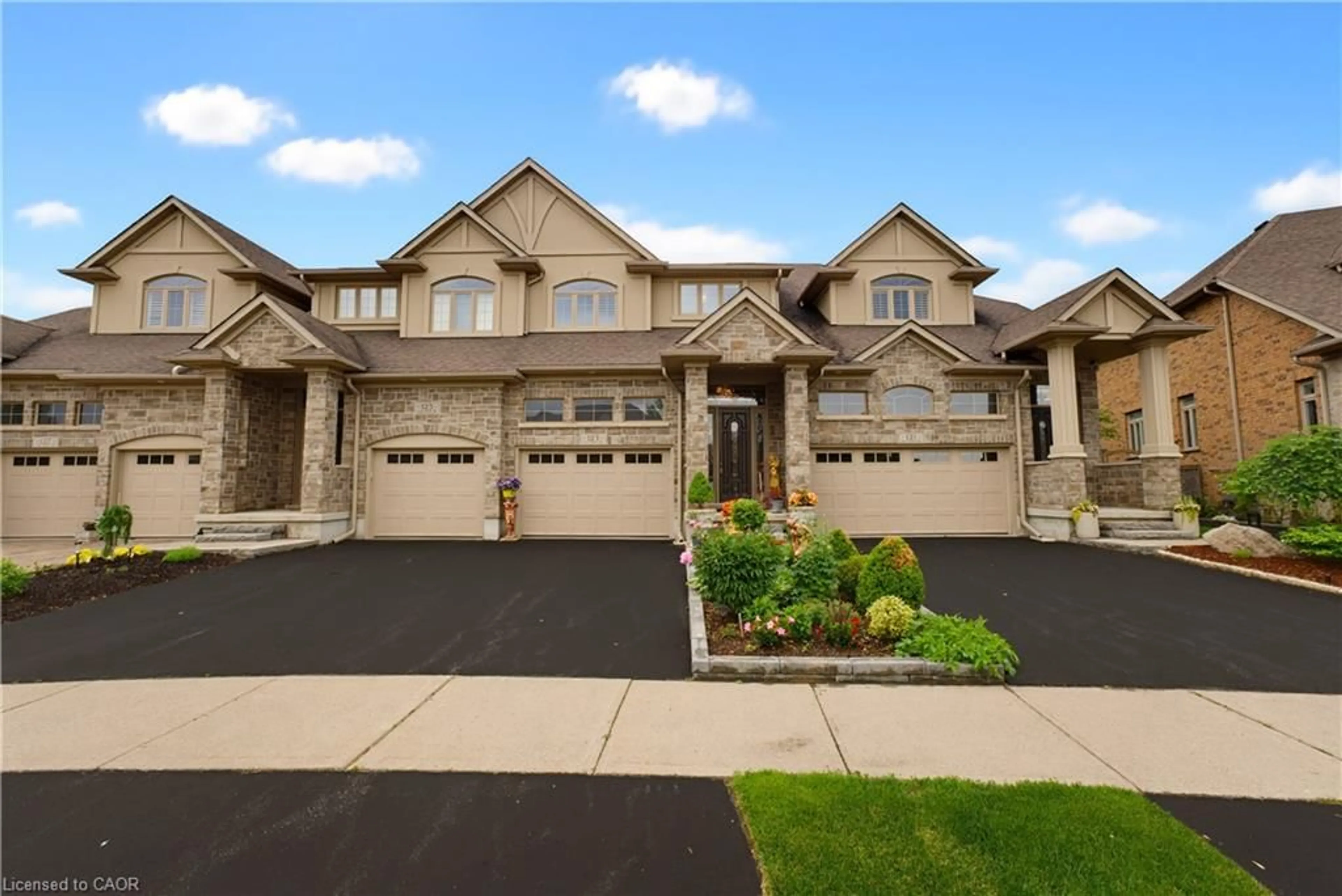 Home with brick exterior material, street for 123 Oak Park Dr, Waterloo Ontario N2K 0B3