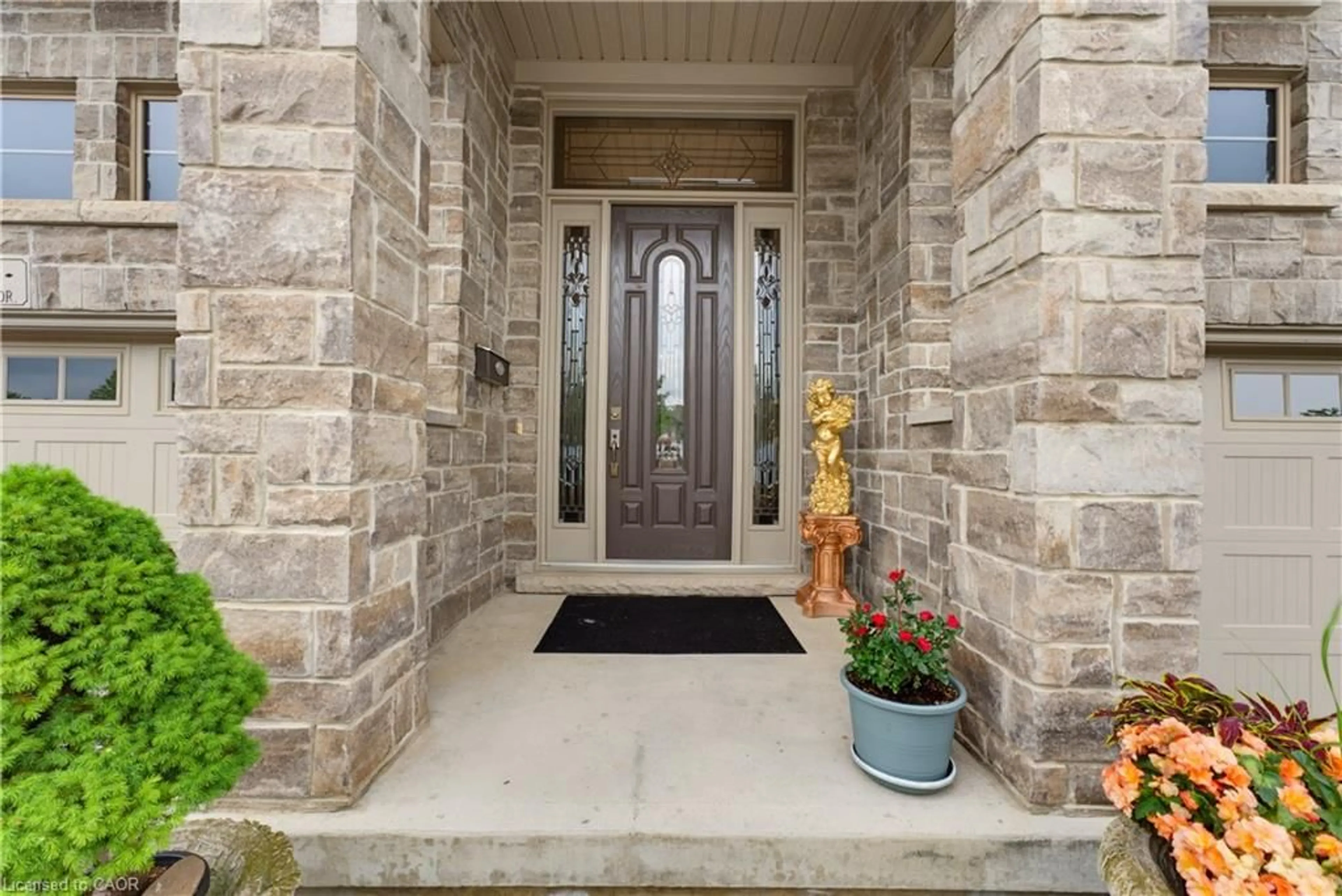 Indoor entryway for 123 Oak Park Dr, Waterloo Ontario N2K 0B3